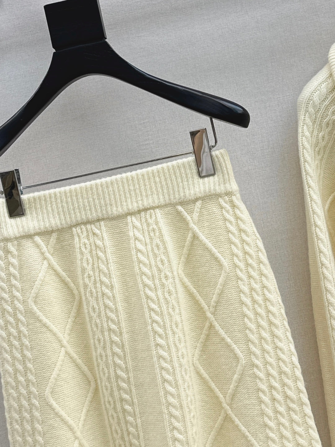 Loro 25fw knit sweater skirt set