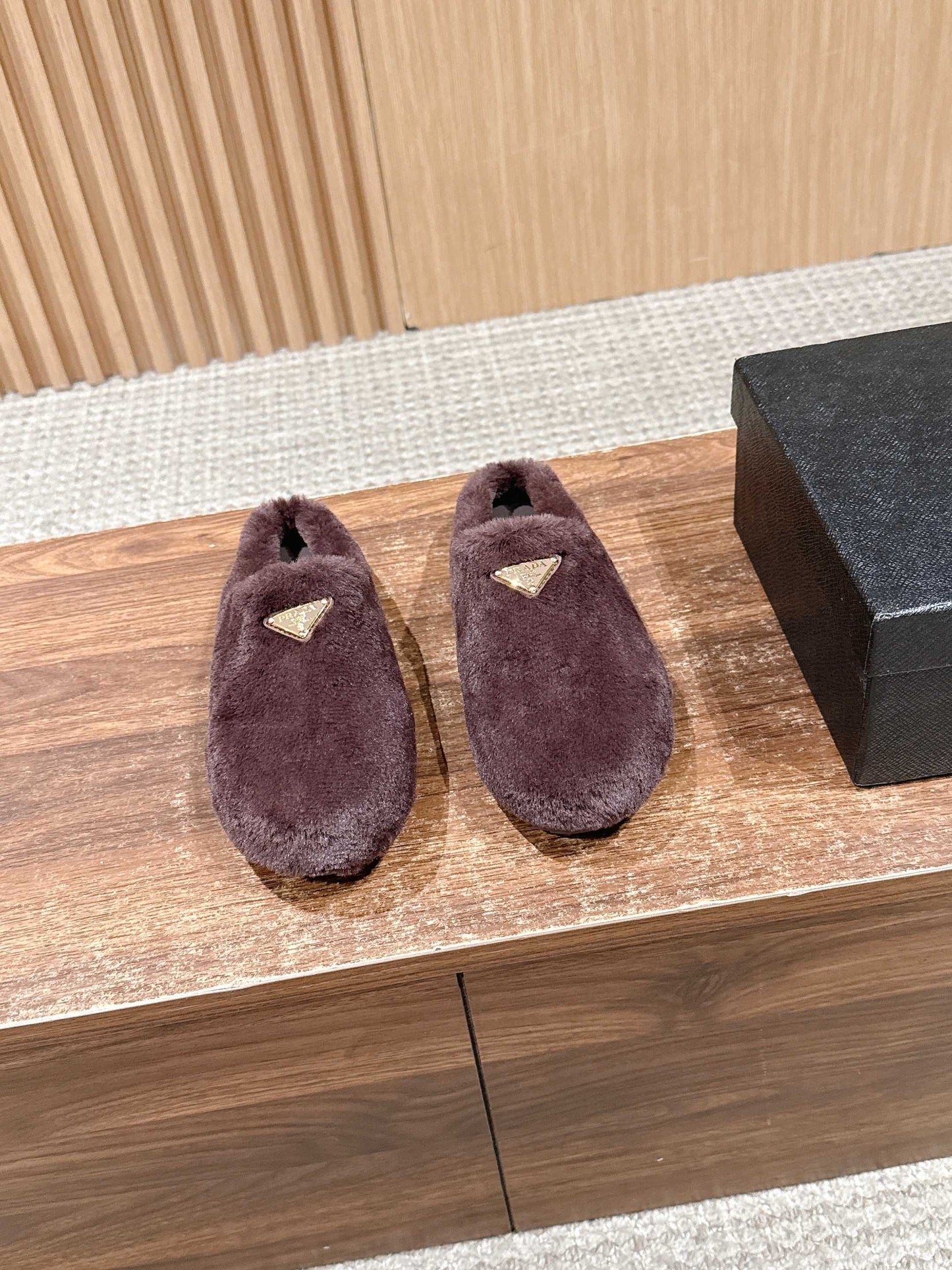 Pra 25fw flufft slippers