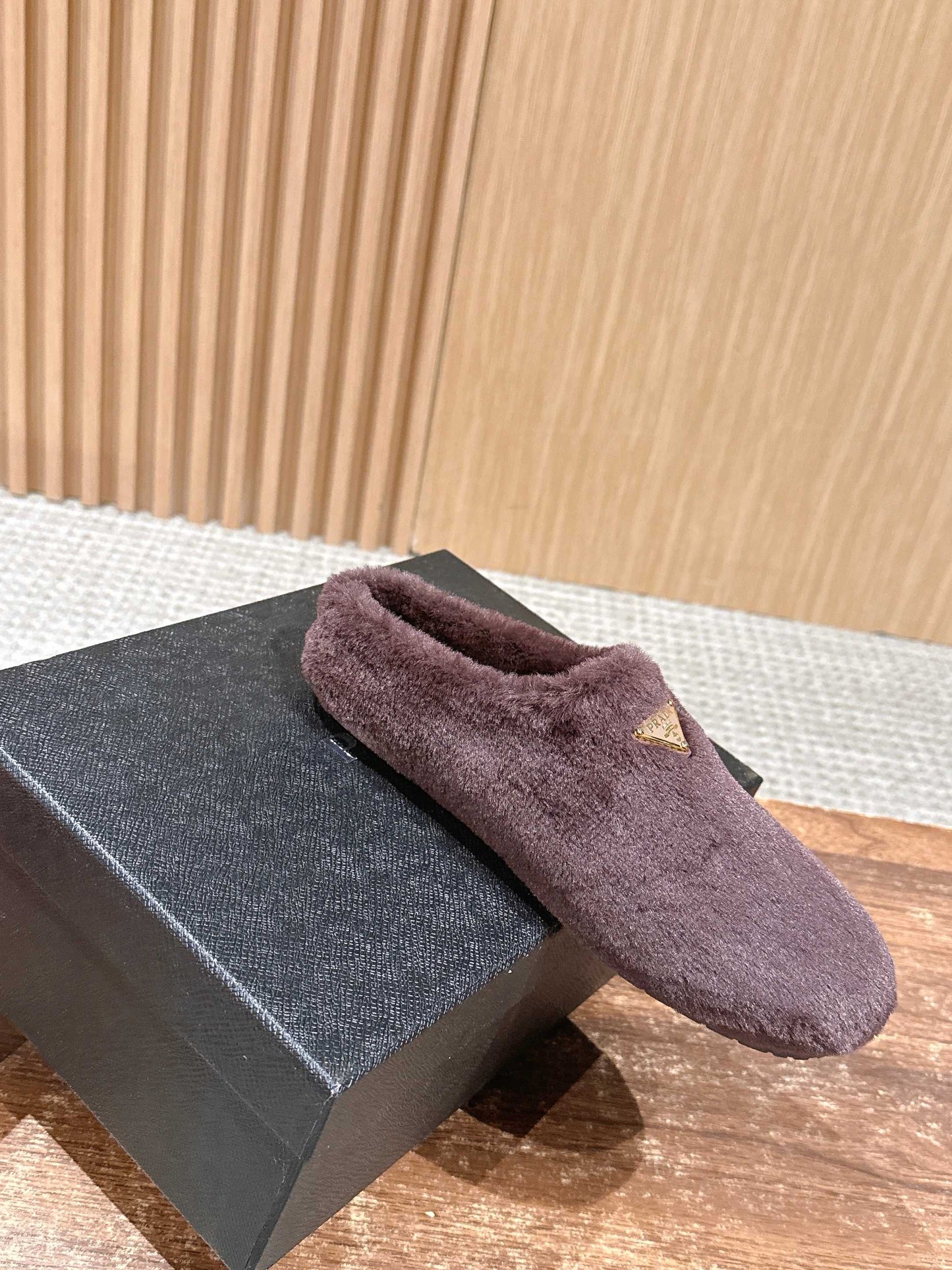 Pra 25fw flufft slippers