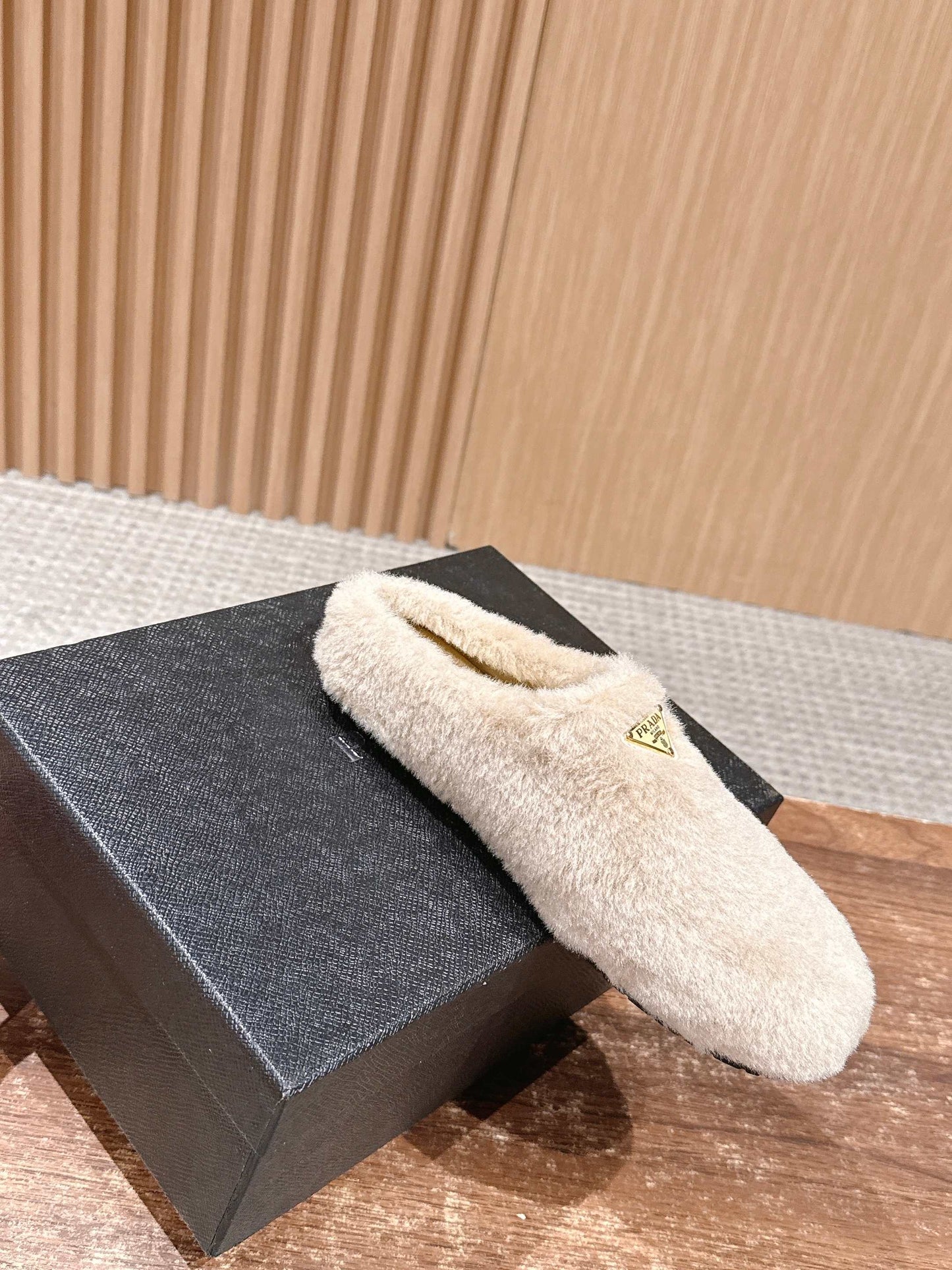 Pra 25fw flufft slippers