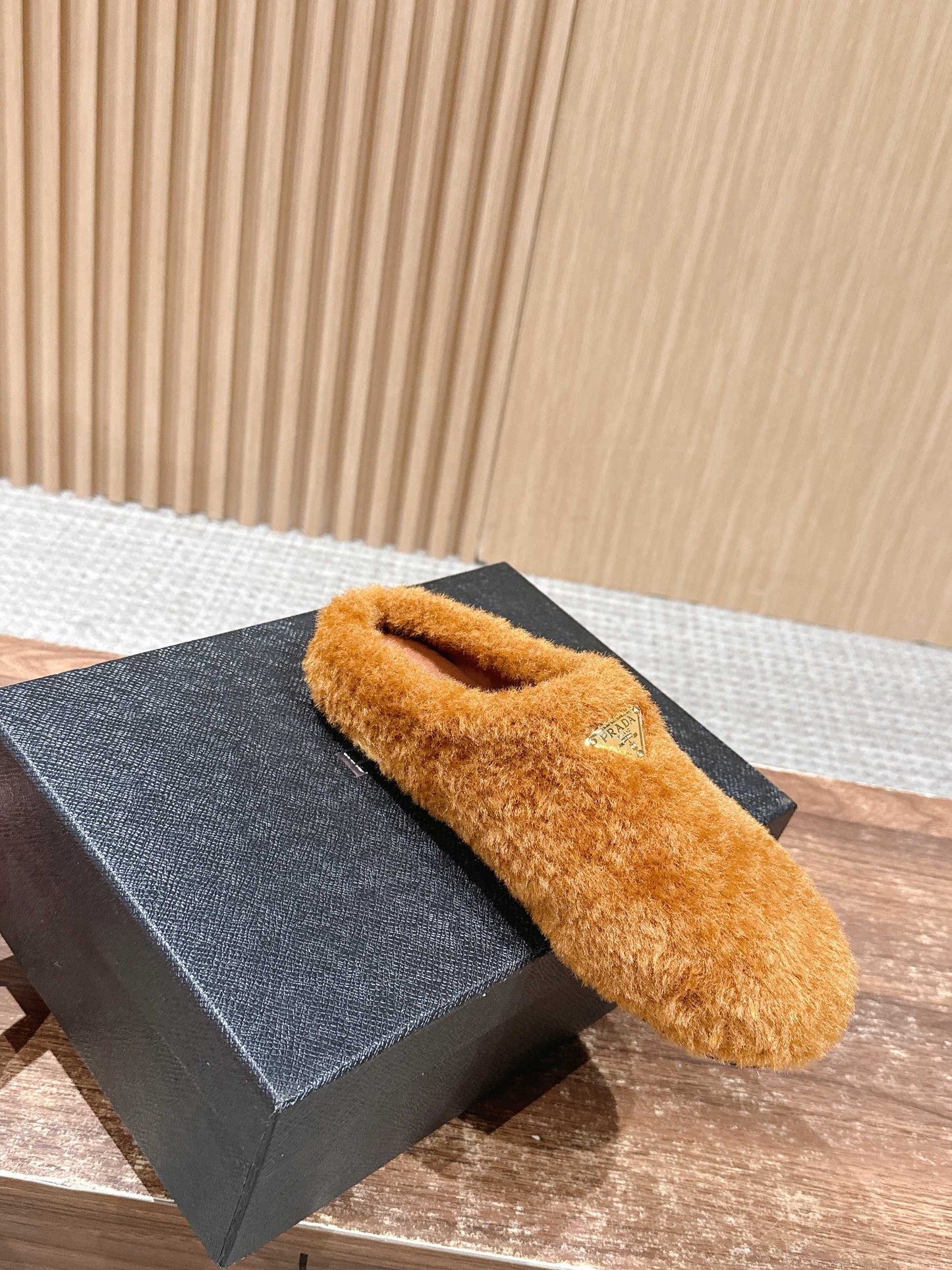 Pra 25fw flufft slippers