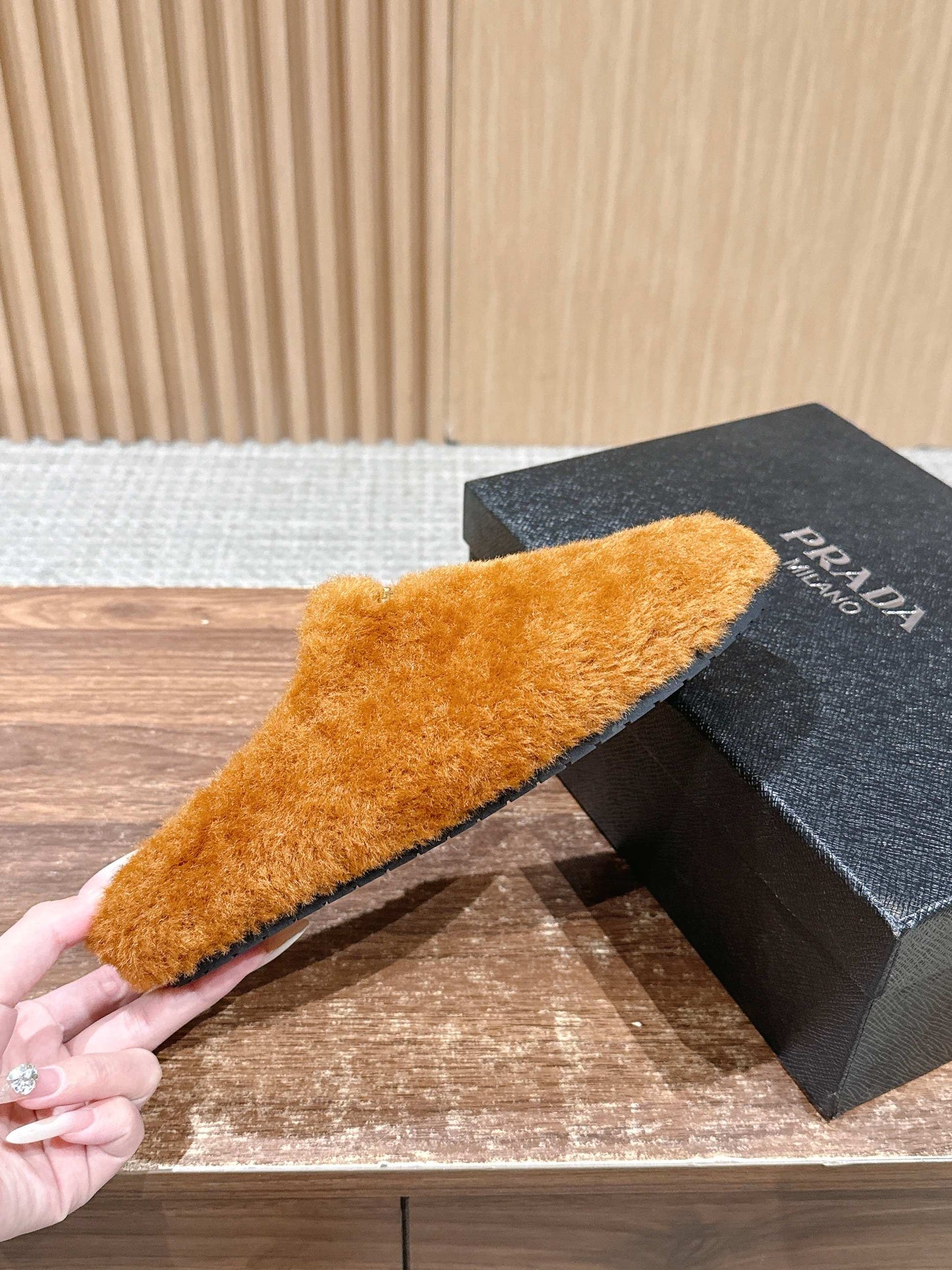 Pra 25fw flufft slippers