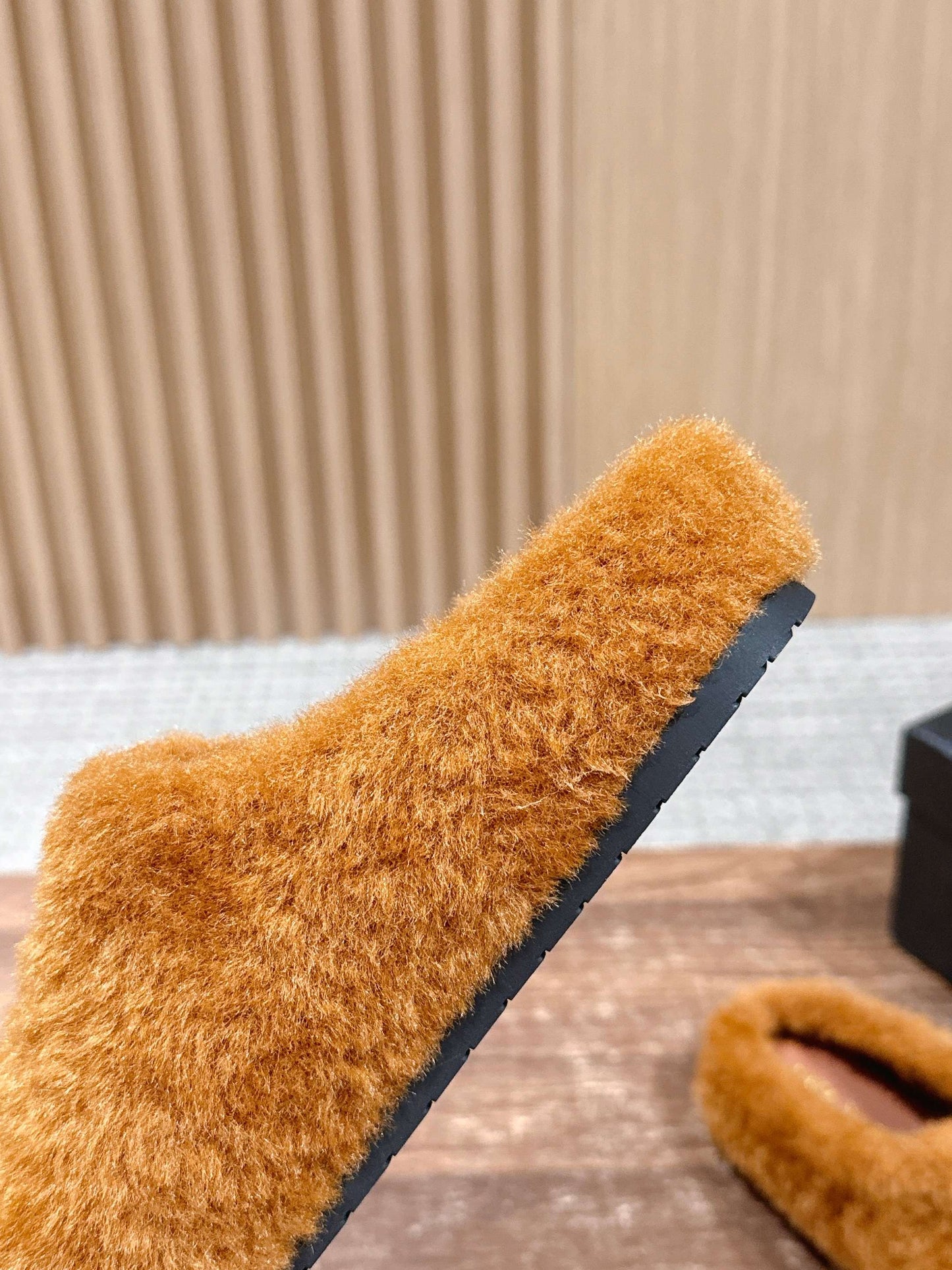 Pra 25fw flufft slippers
