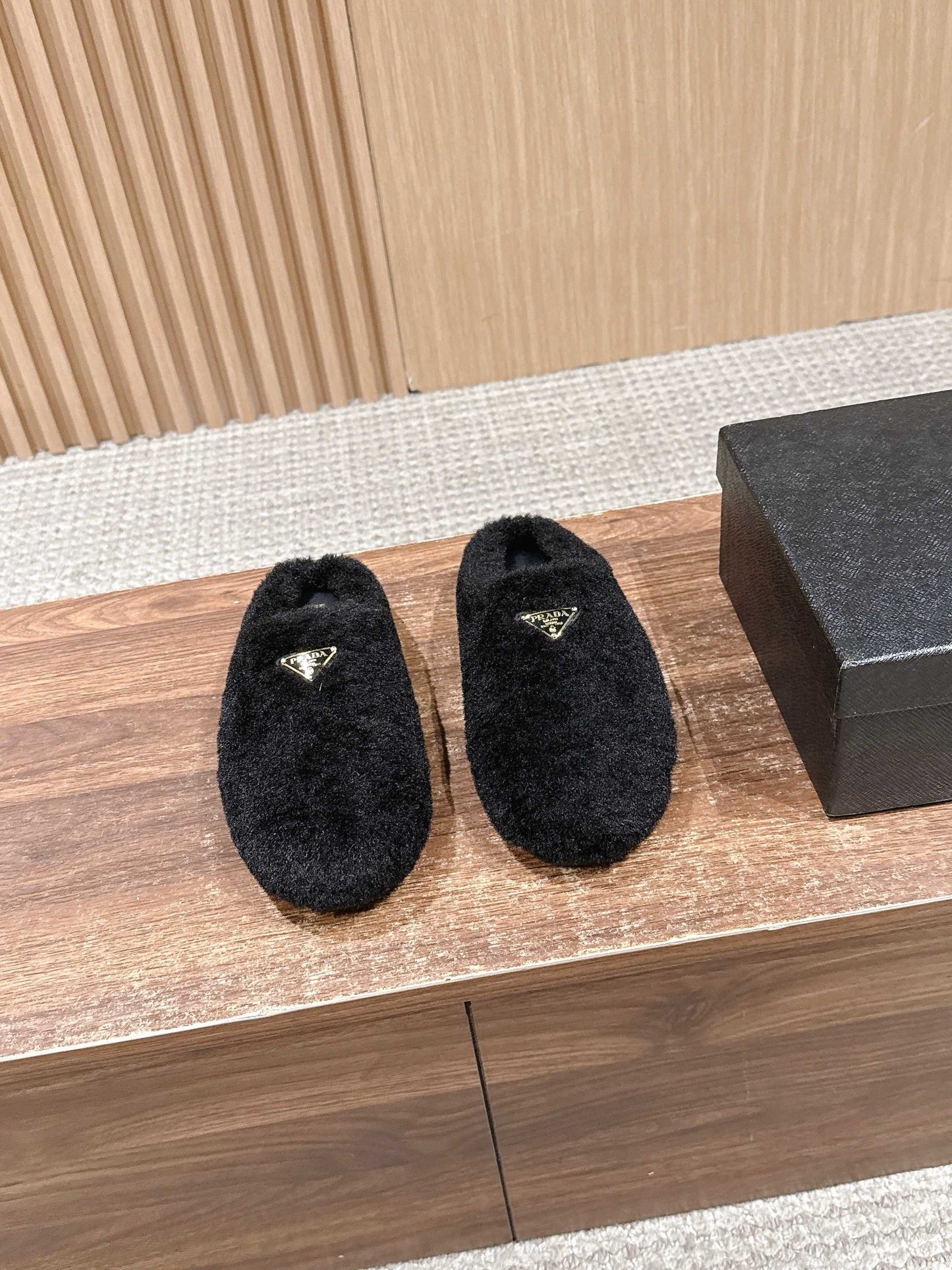 Pra 25fw flufft slippers