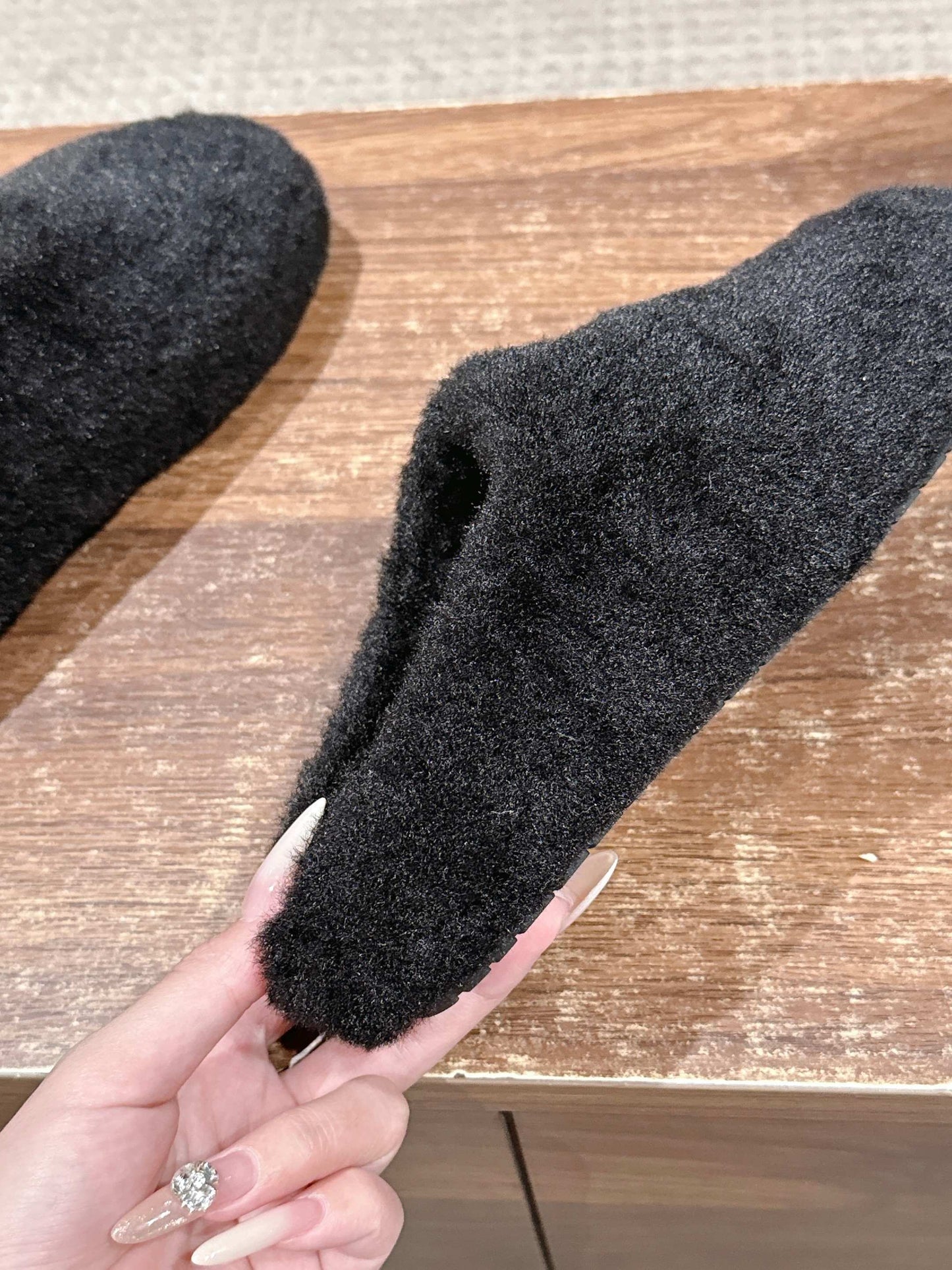 Pra 25fw flufft slippers