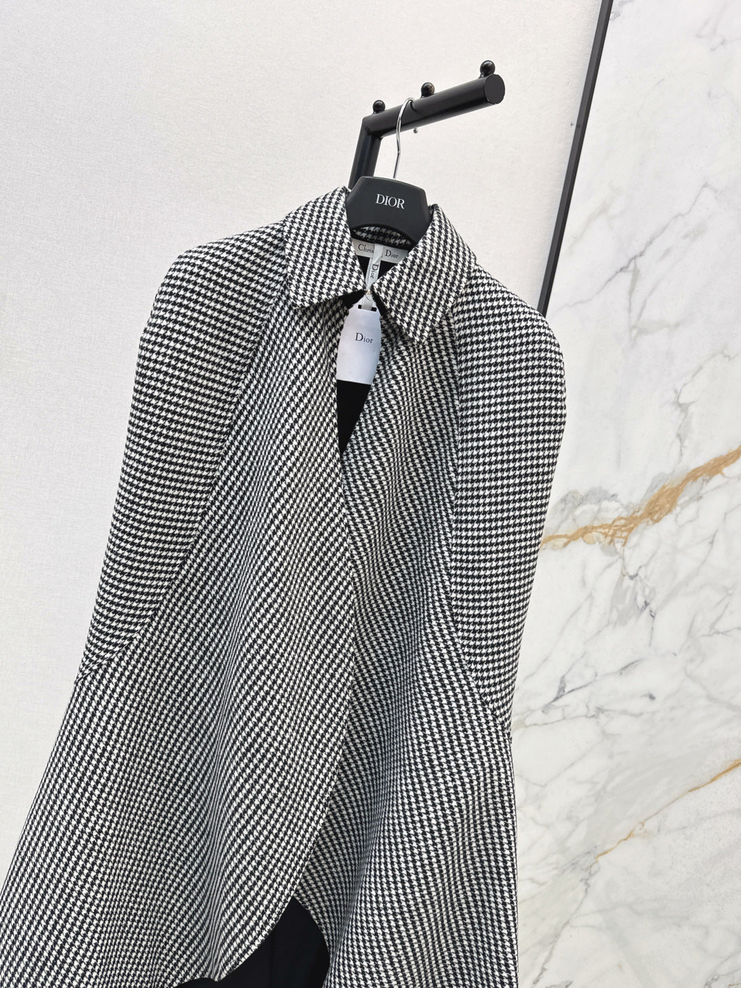 CD 25fw houndstooth cape