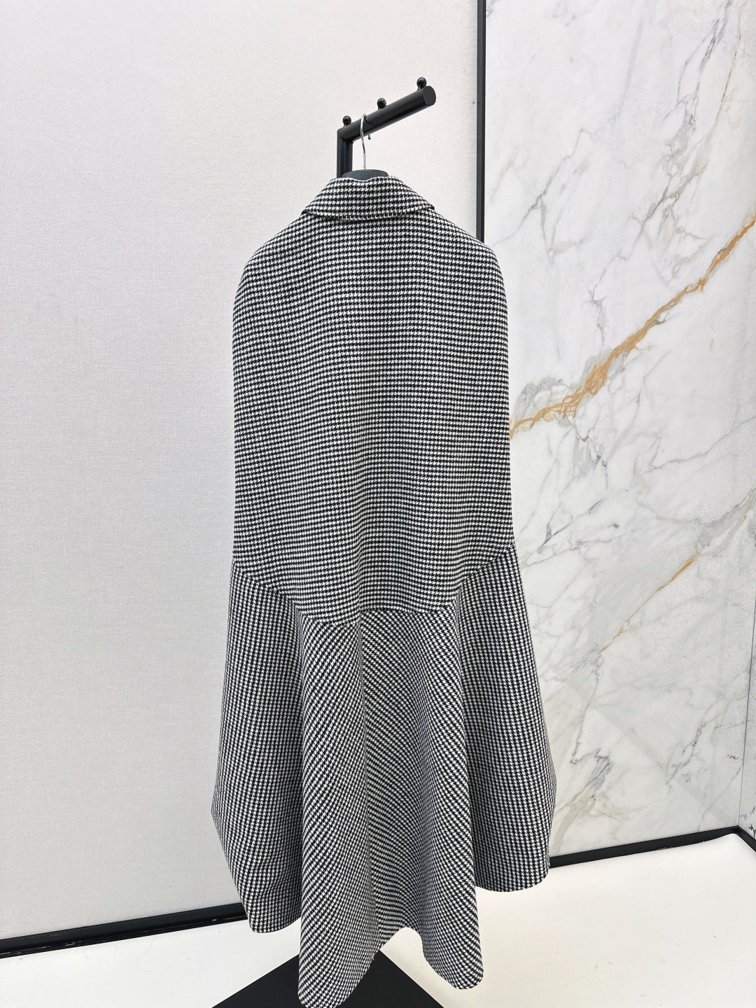 CD 25fw houndstooth cape
