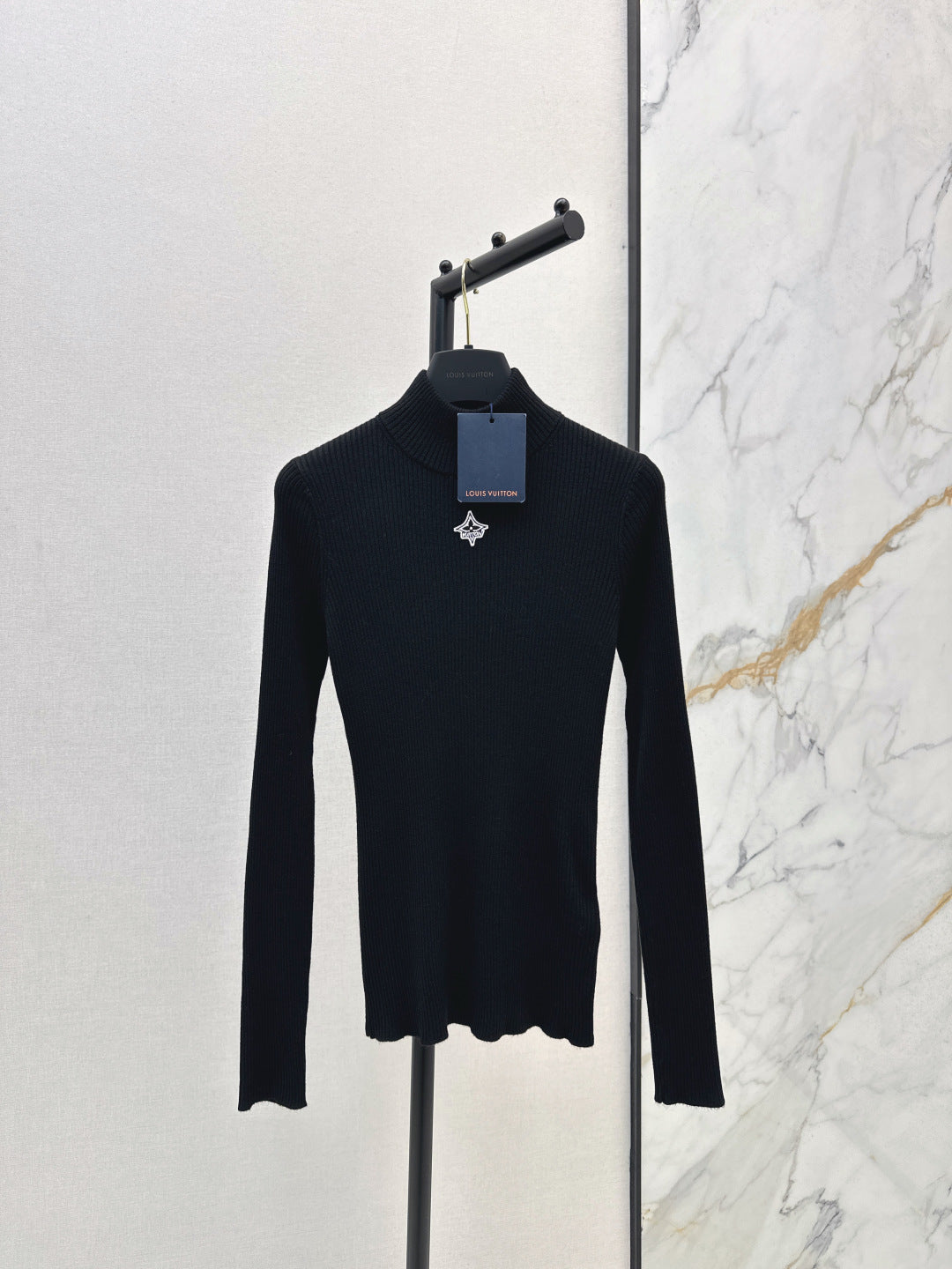 Loui 25fw base layer