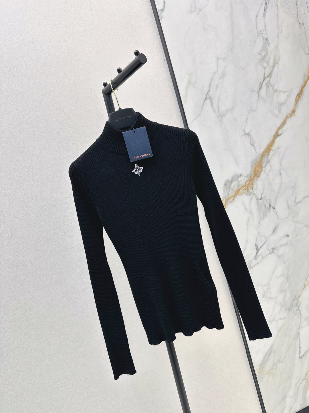 Loui 25fw base layer
