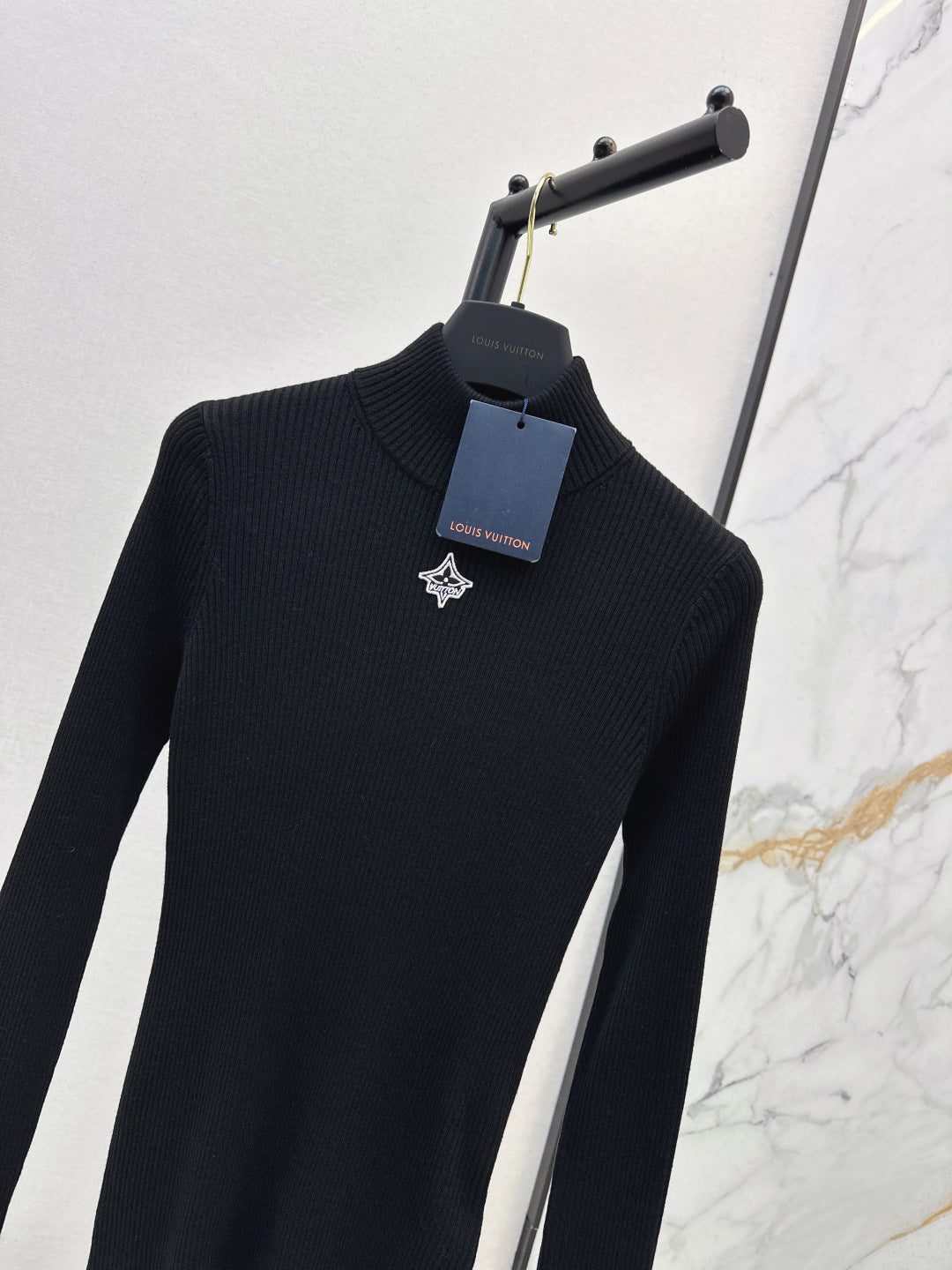 Loui 25fw base layer