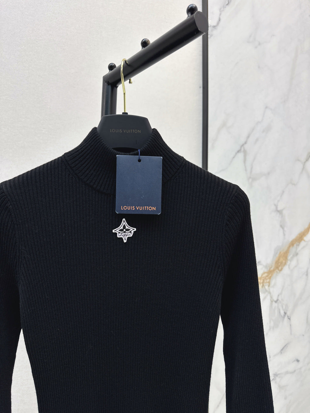 Loui 25fw base layer