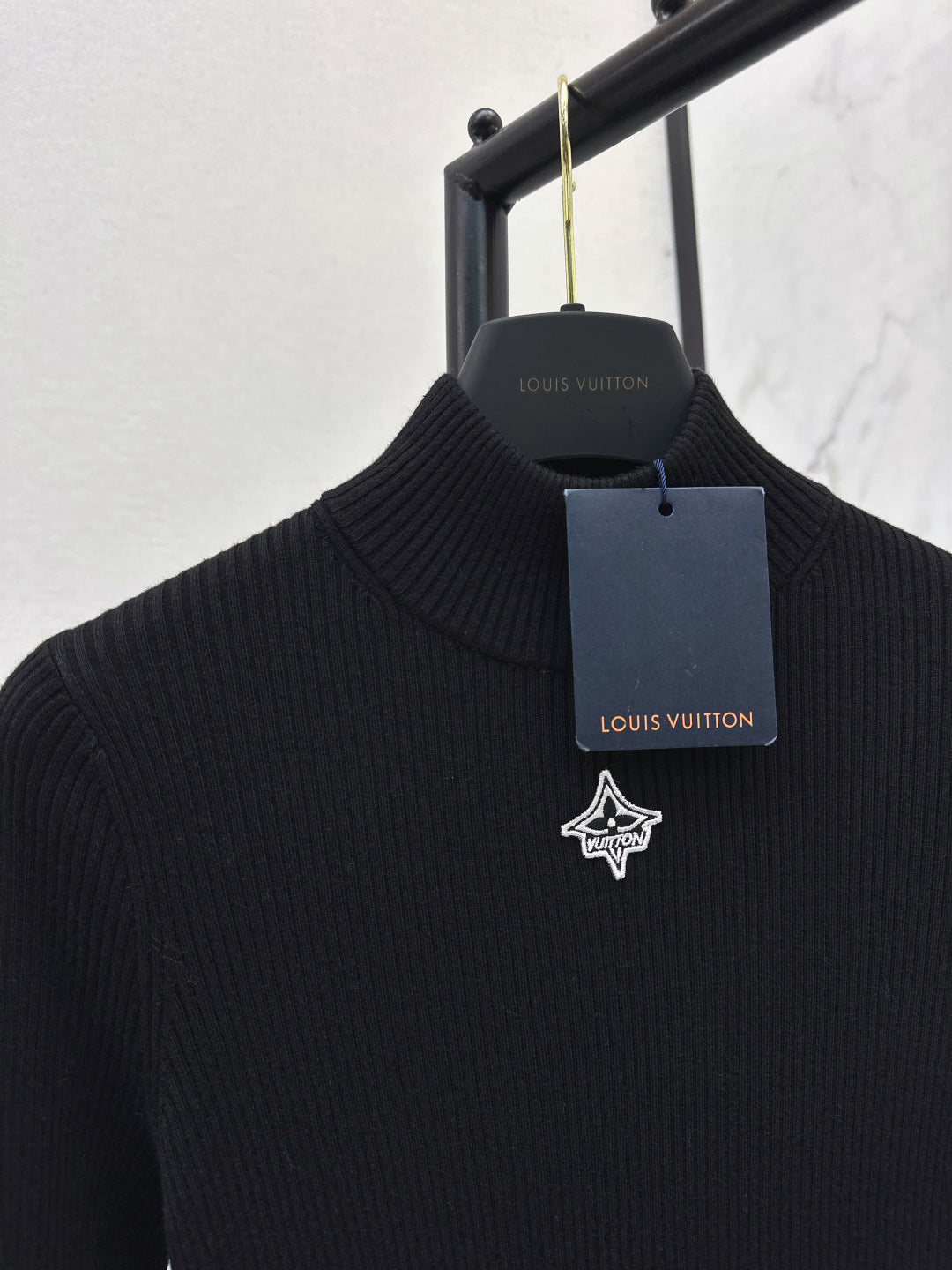 Loui 25fw base layer