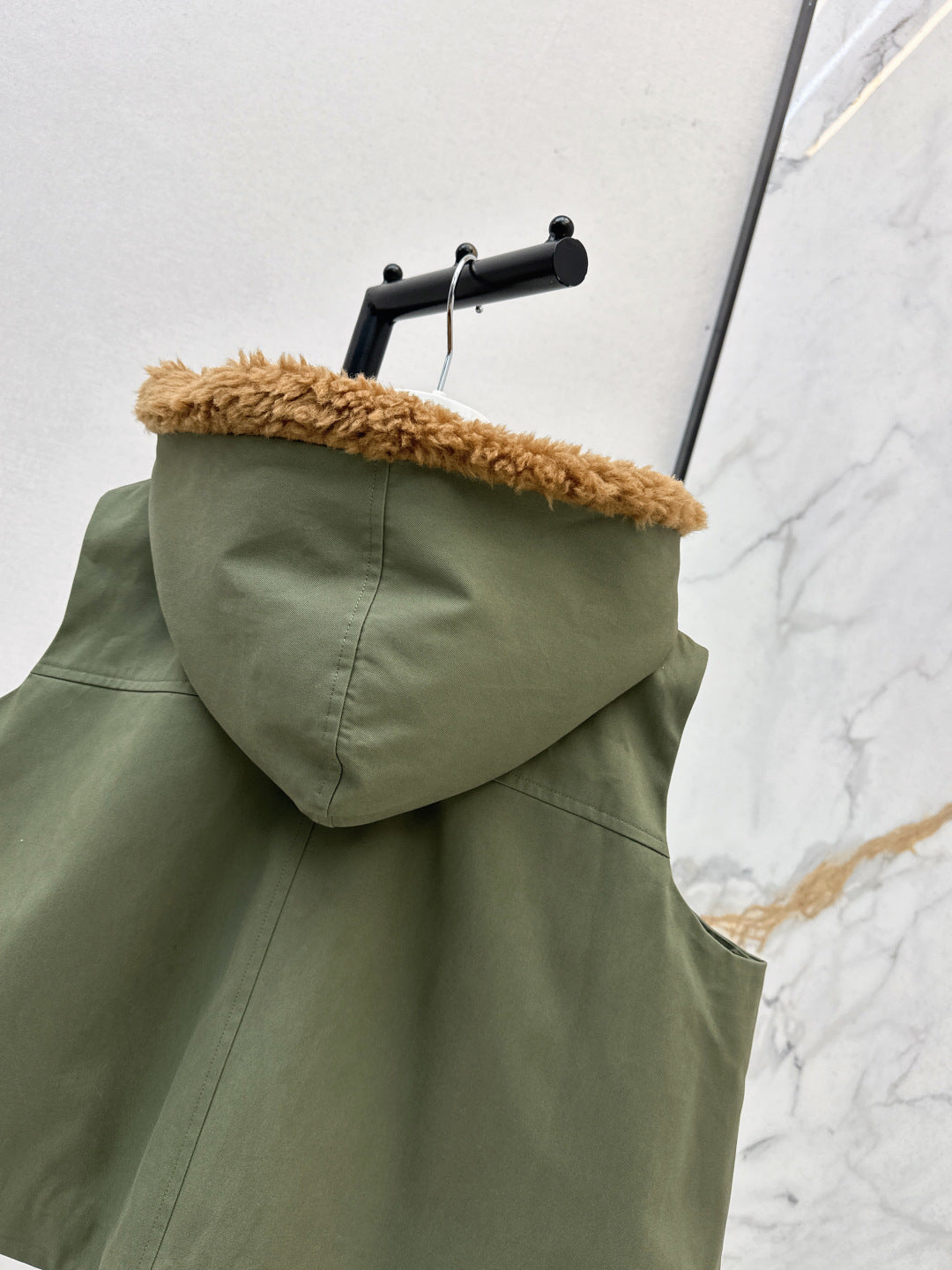 Loe 25fw padded vest