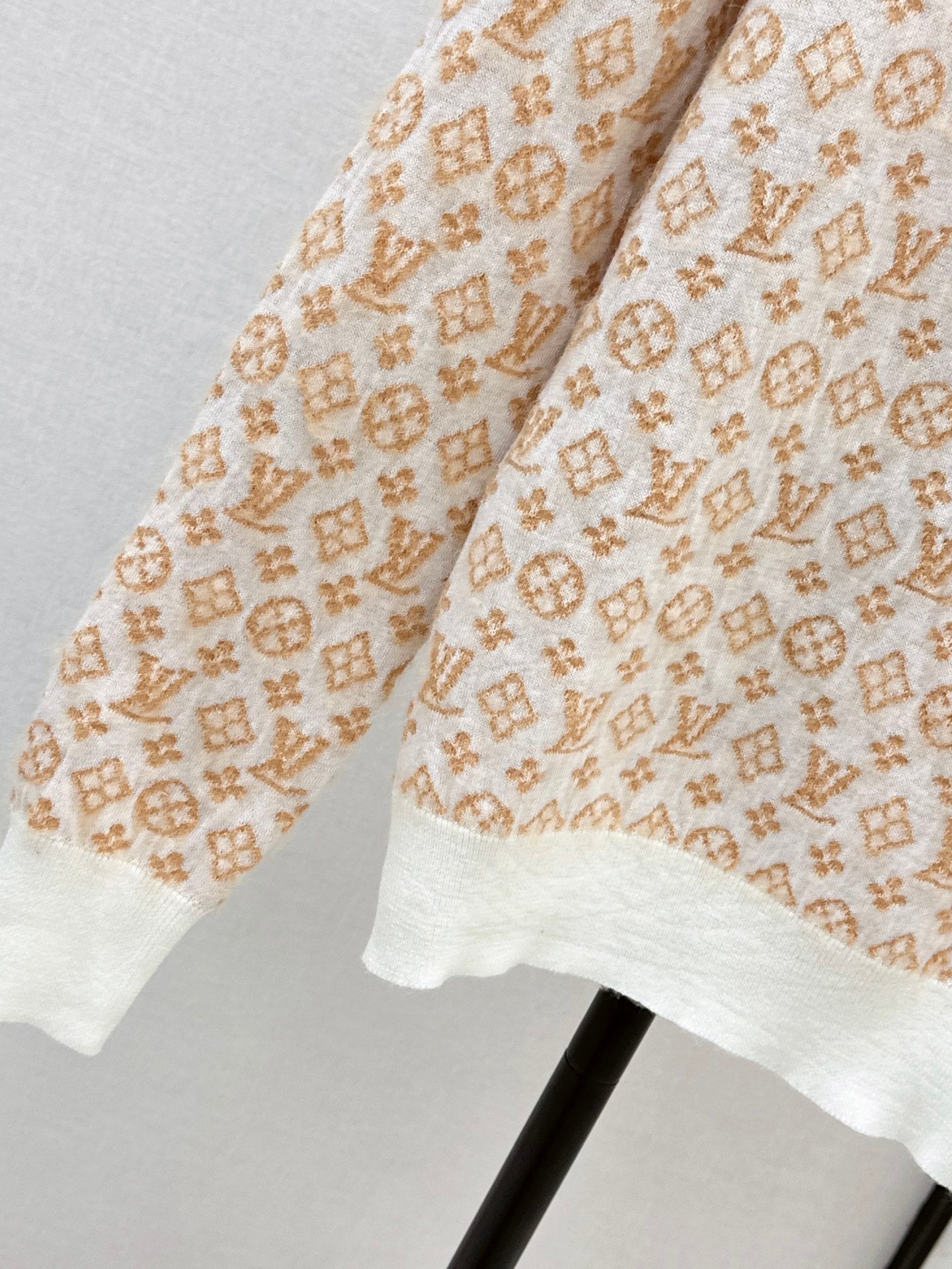 Loui 25fw jacquard sweater