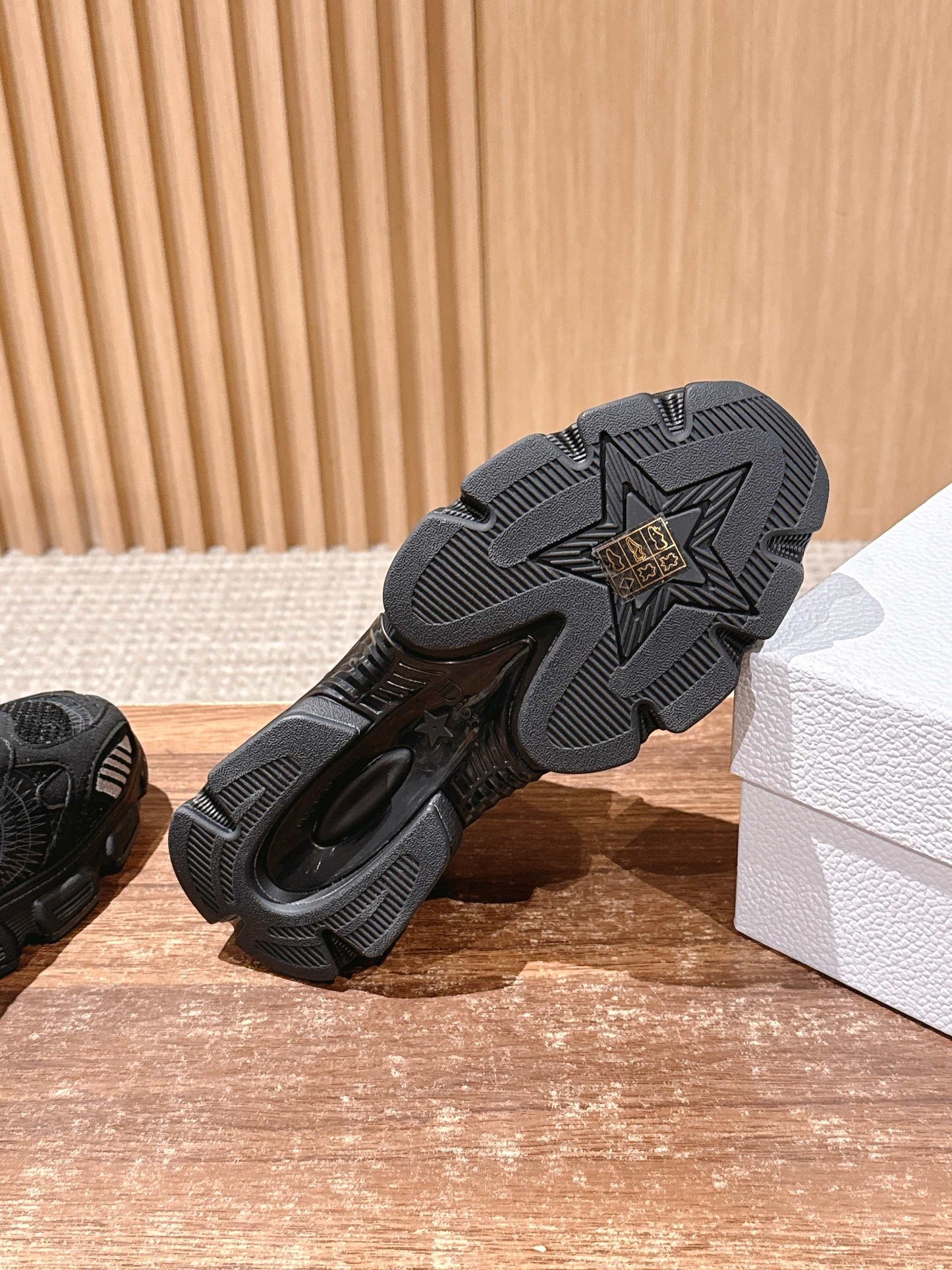 Dio 25fw clunky sneaker