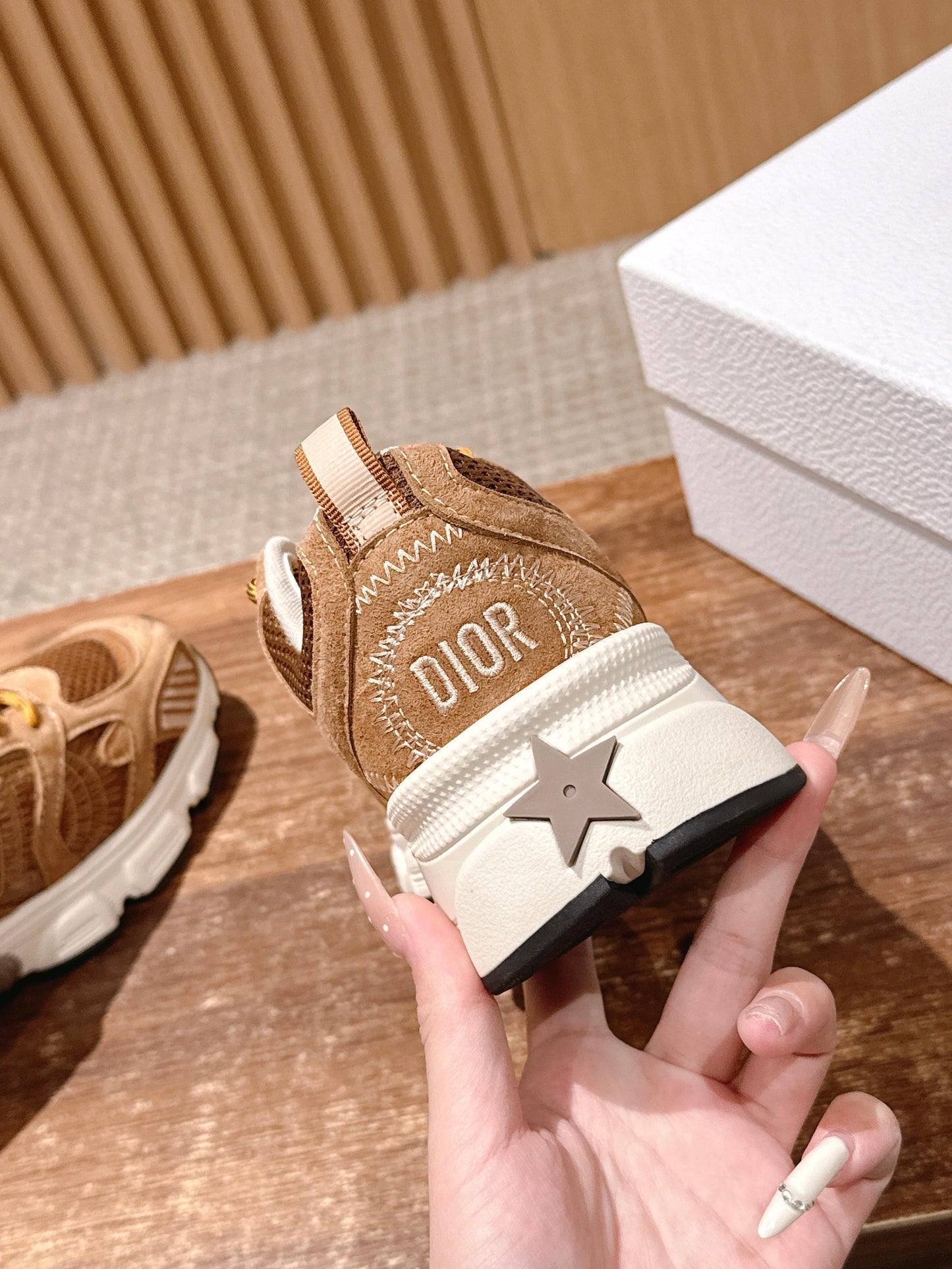 Dio 25fw clunky sneaker