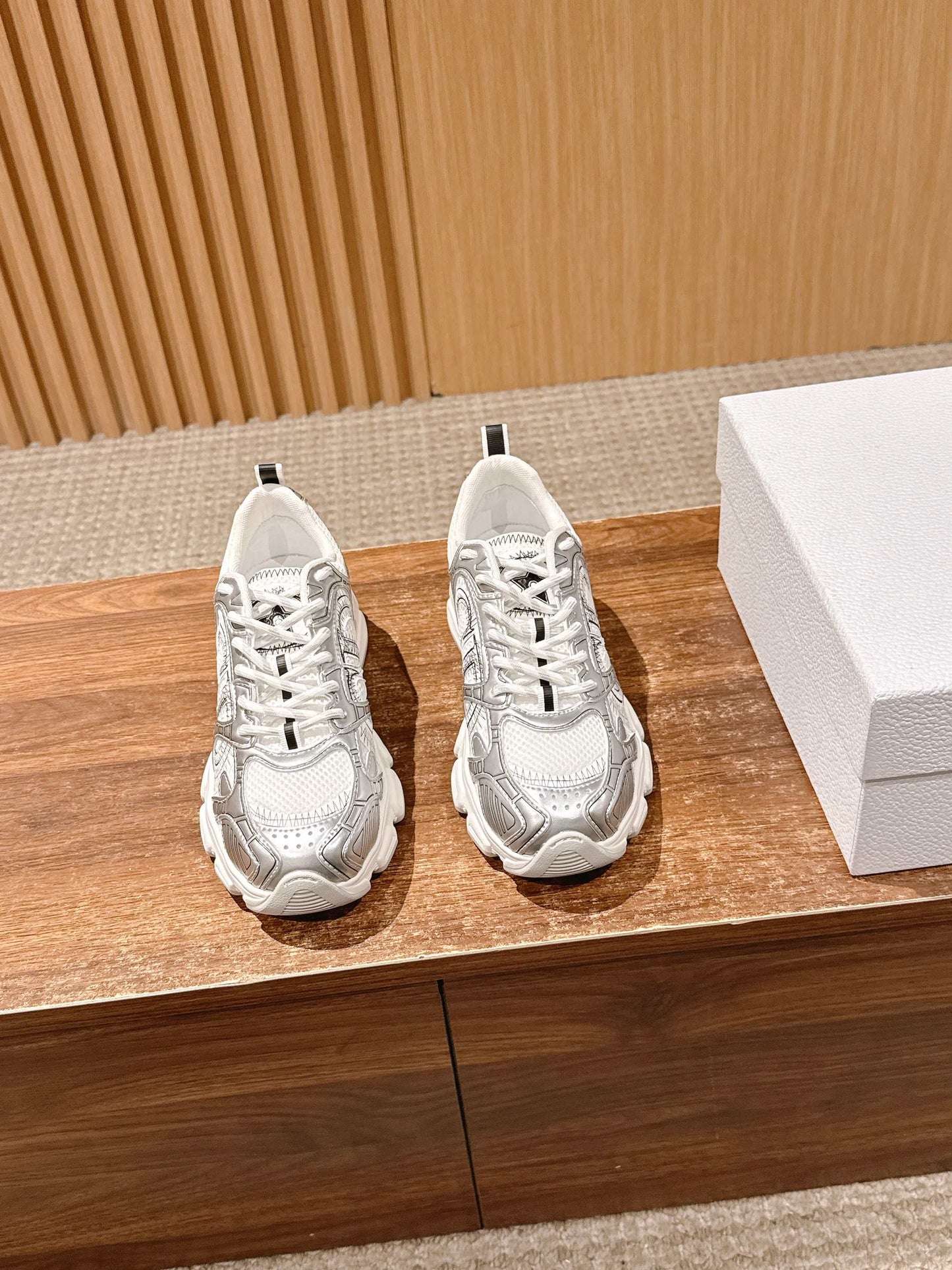 Dio 25fw clunky sneaker