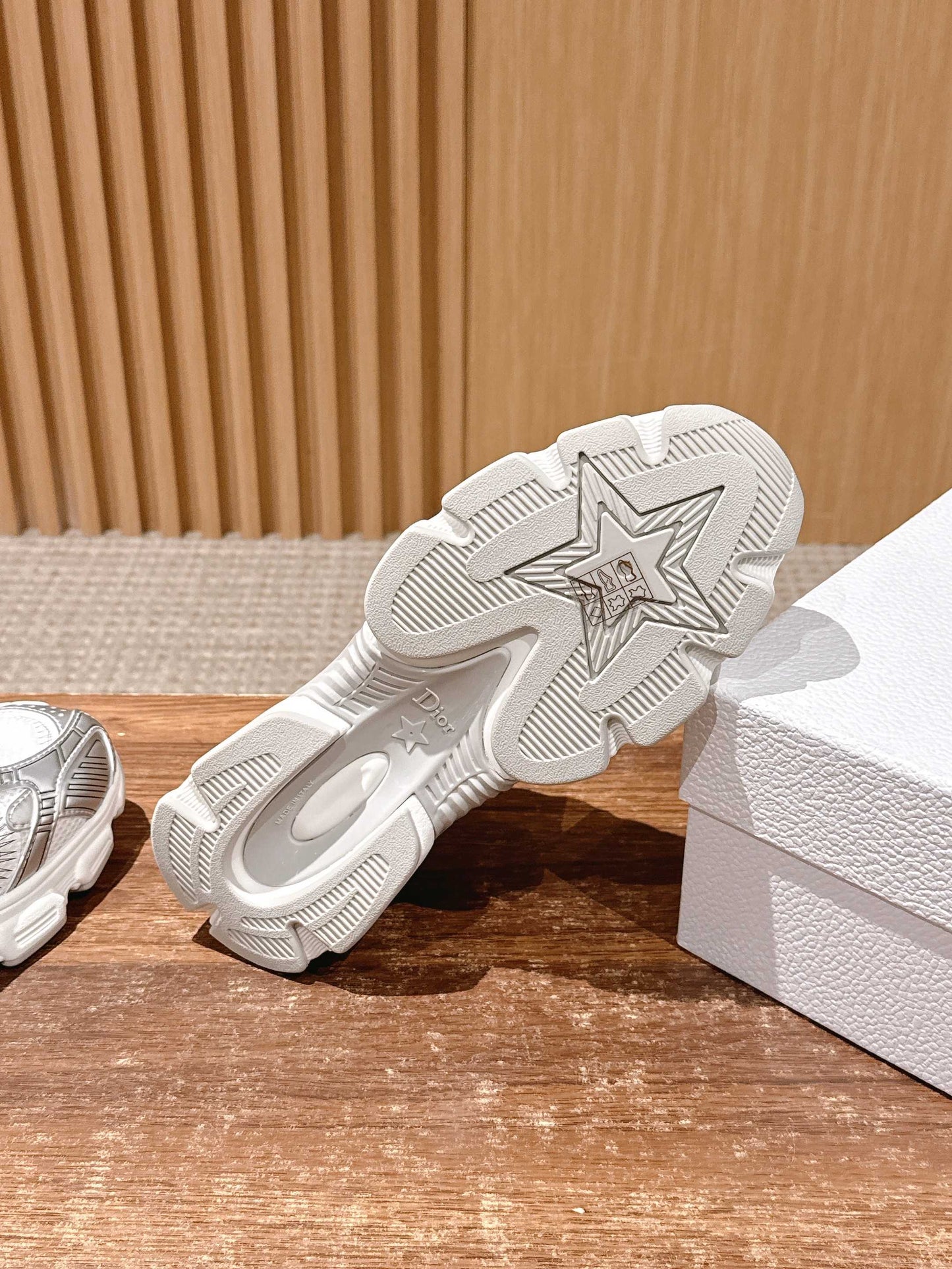 Dio 25fw clunky sneaker