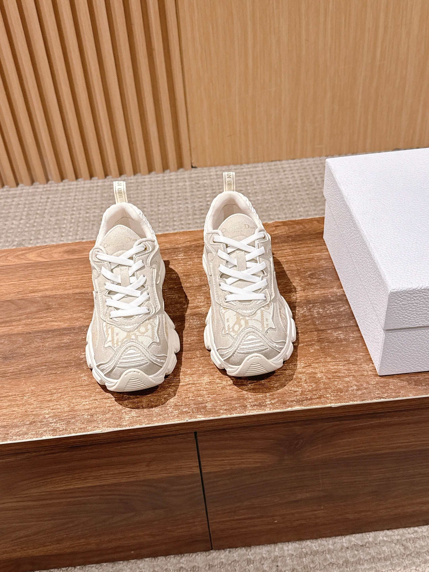 Dio 25fw clunky sneaker