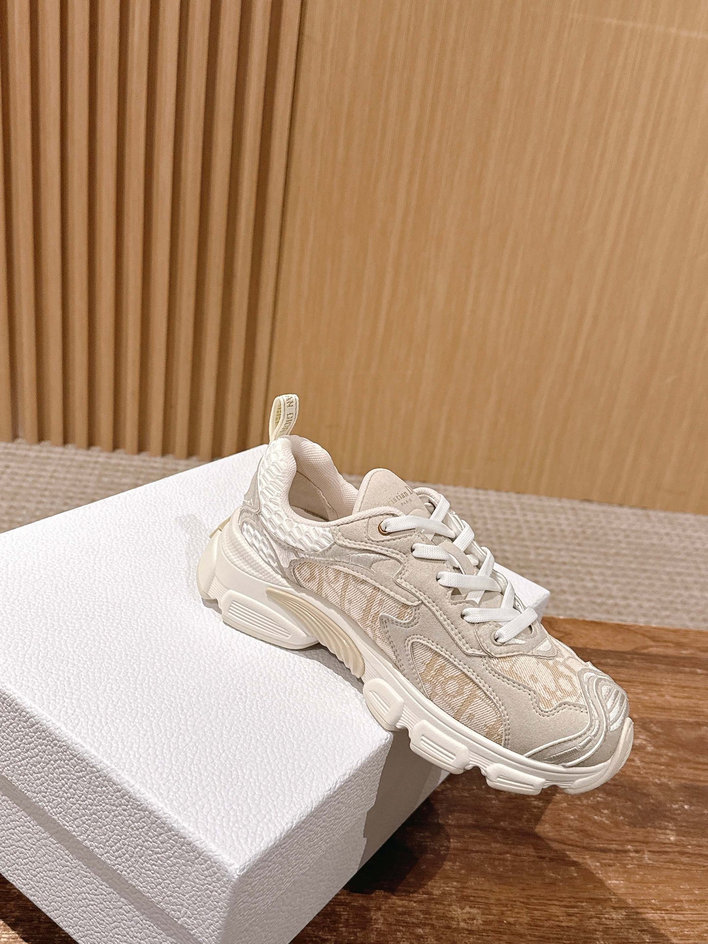 Dio 25fw clunky sneaker