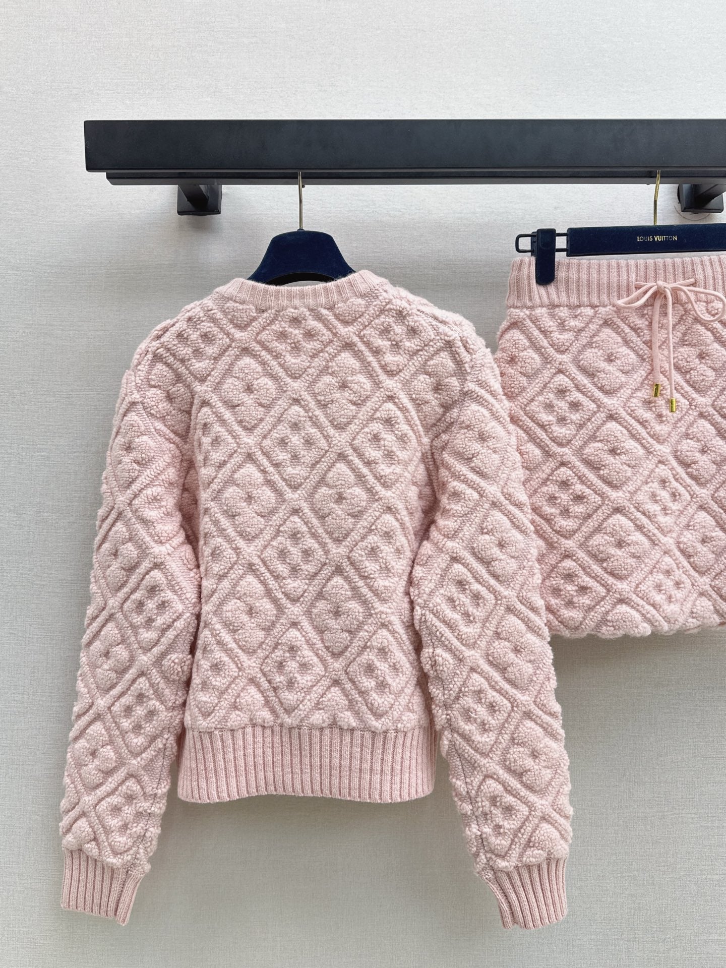 Loui 25fw cardigan skirt set