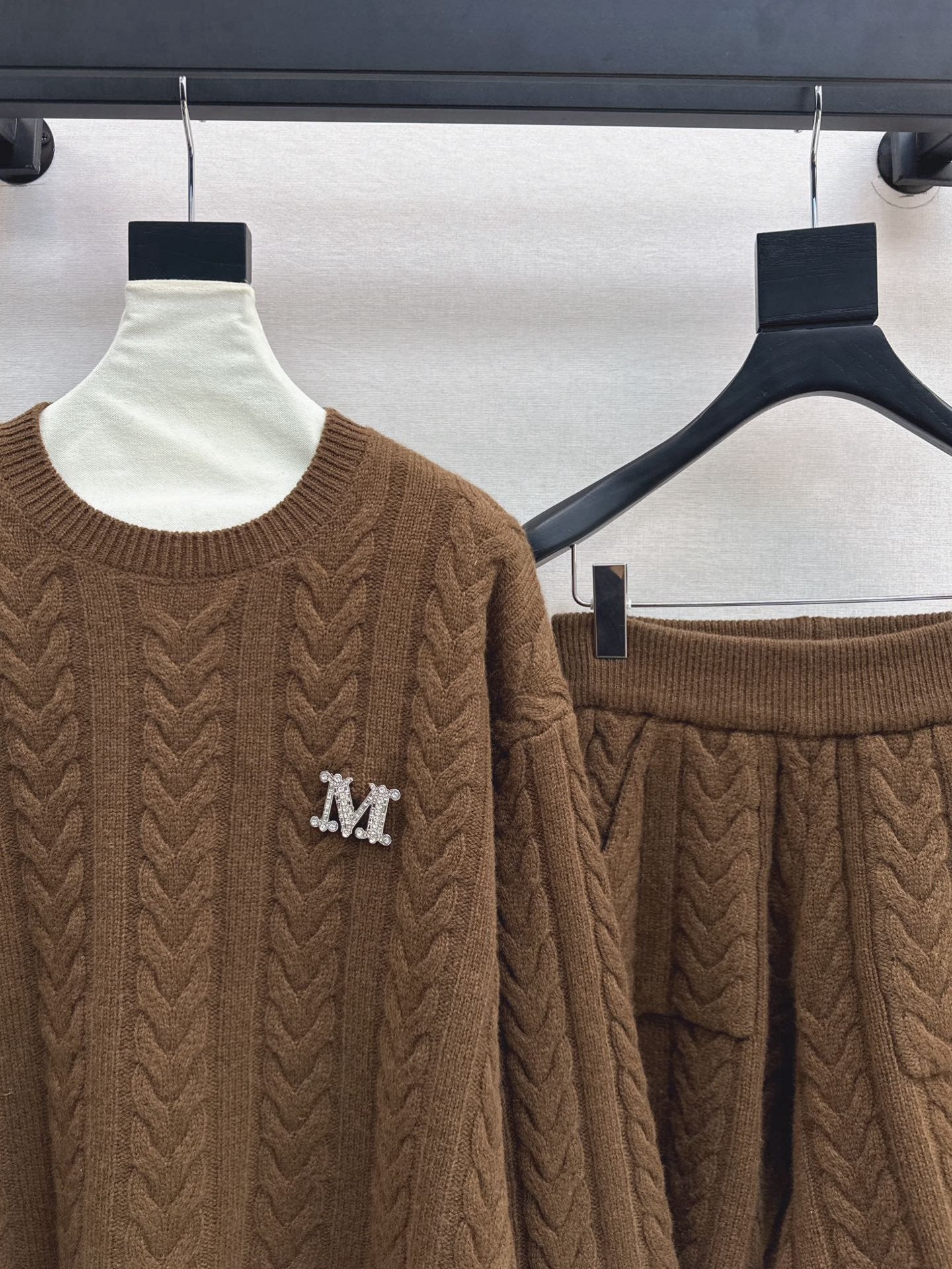 Max 25fw wool sweater short set