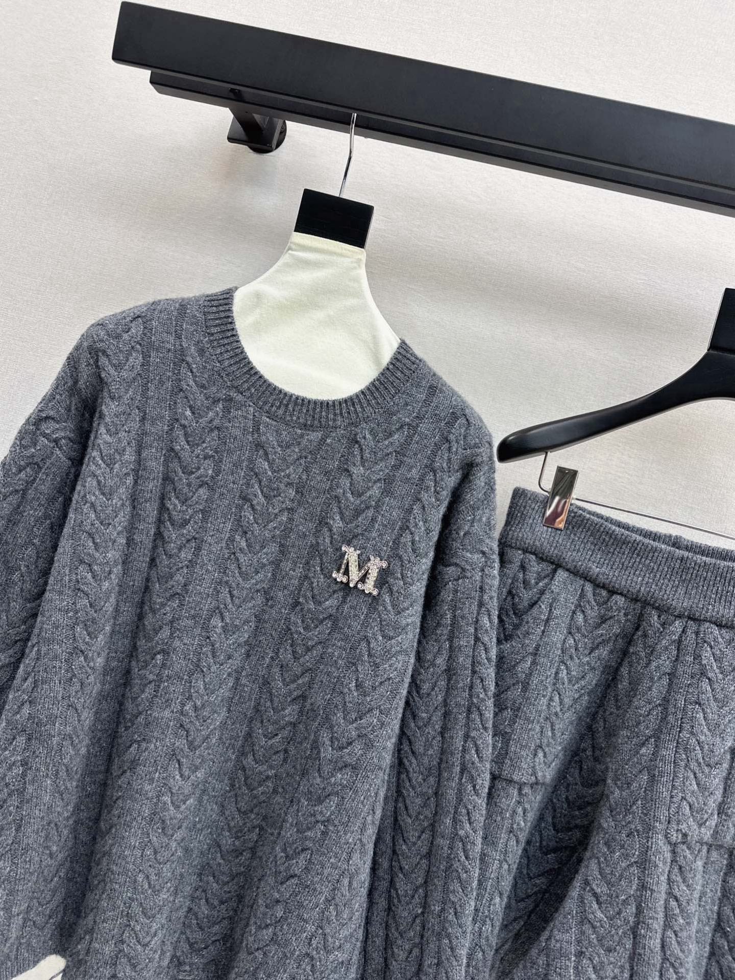 Max 25fw wool sweater short set