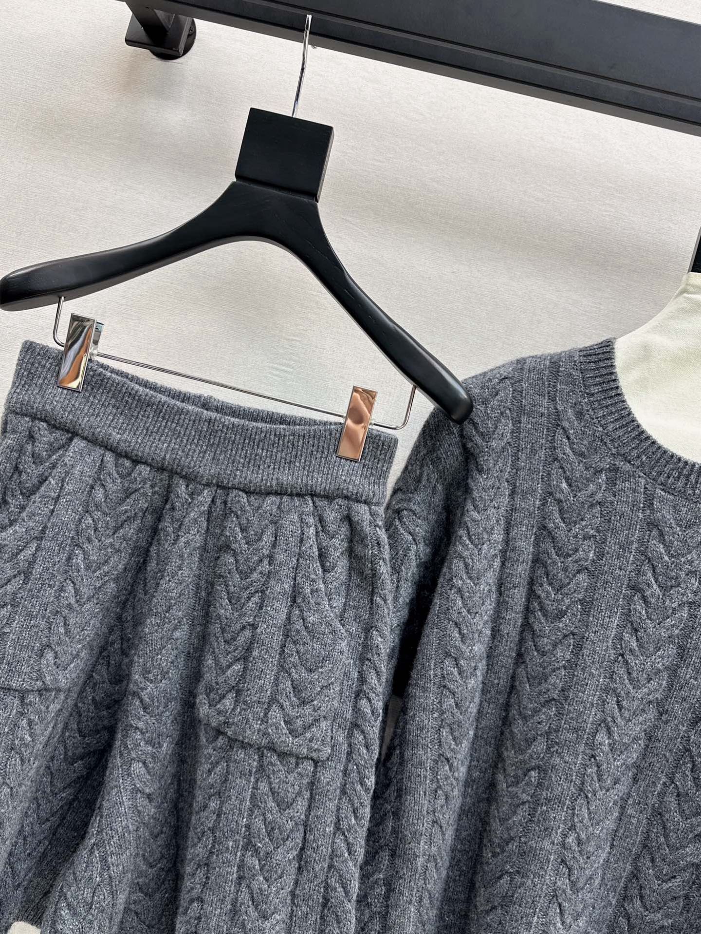 Max 25fw wool sweater short set