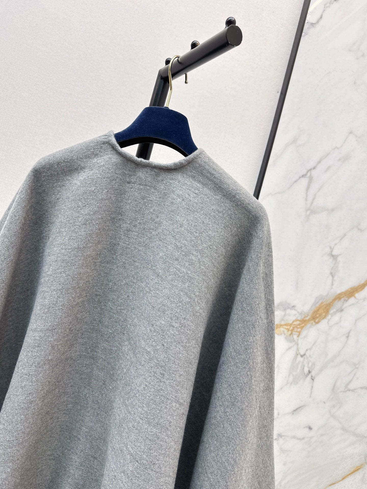 Loui 25fw wool shawls