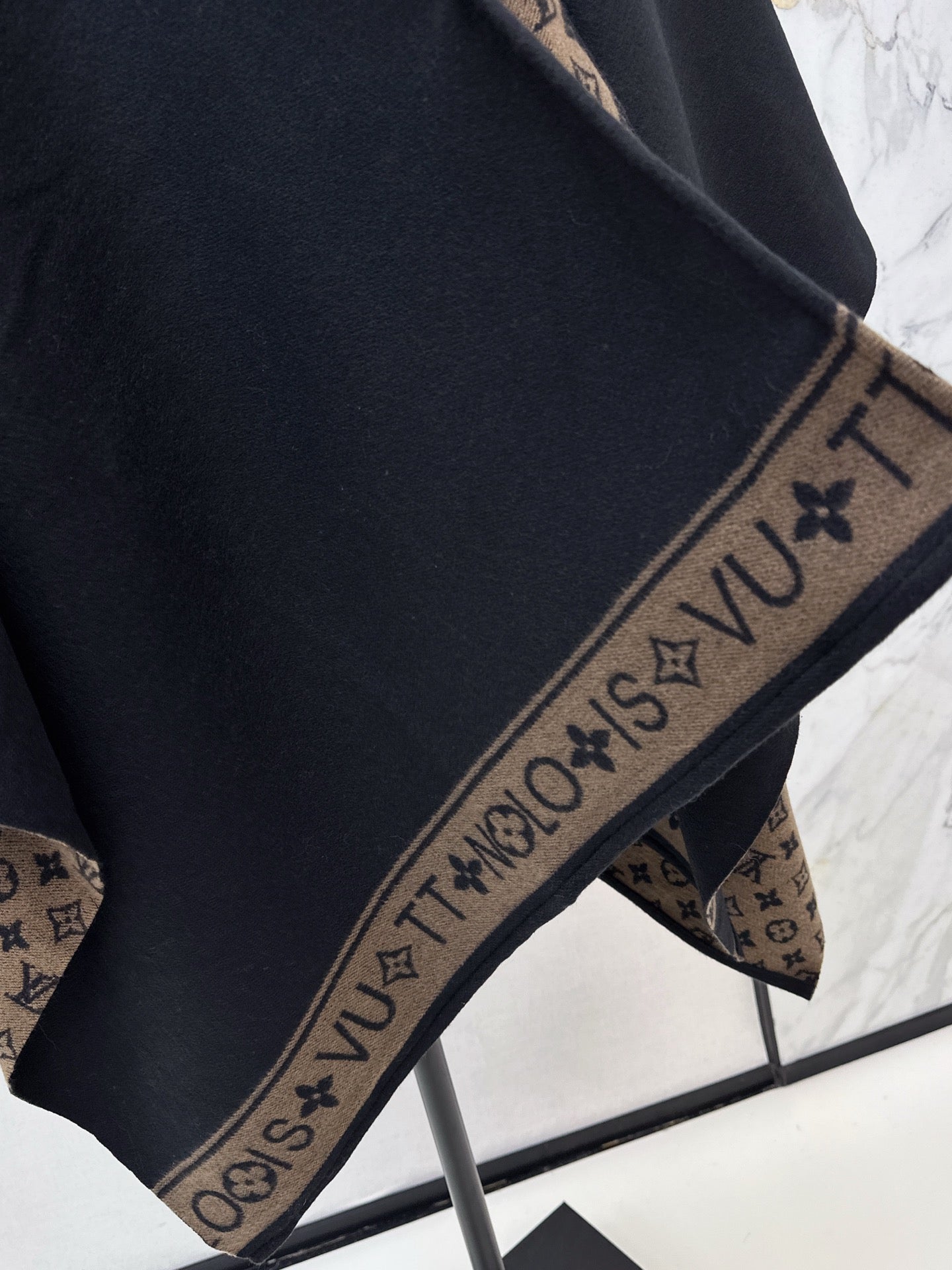 Loui 25fw wool shawls