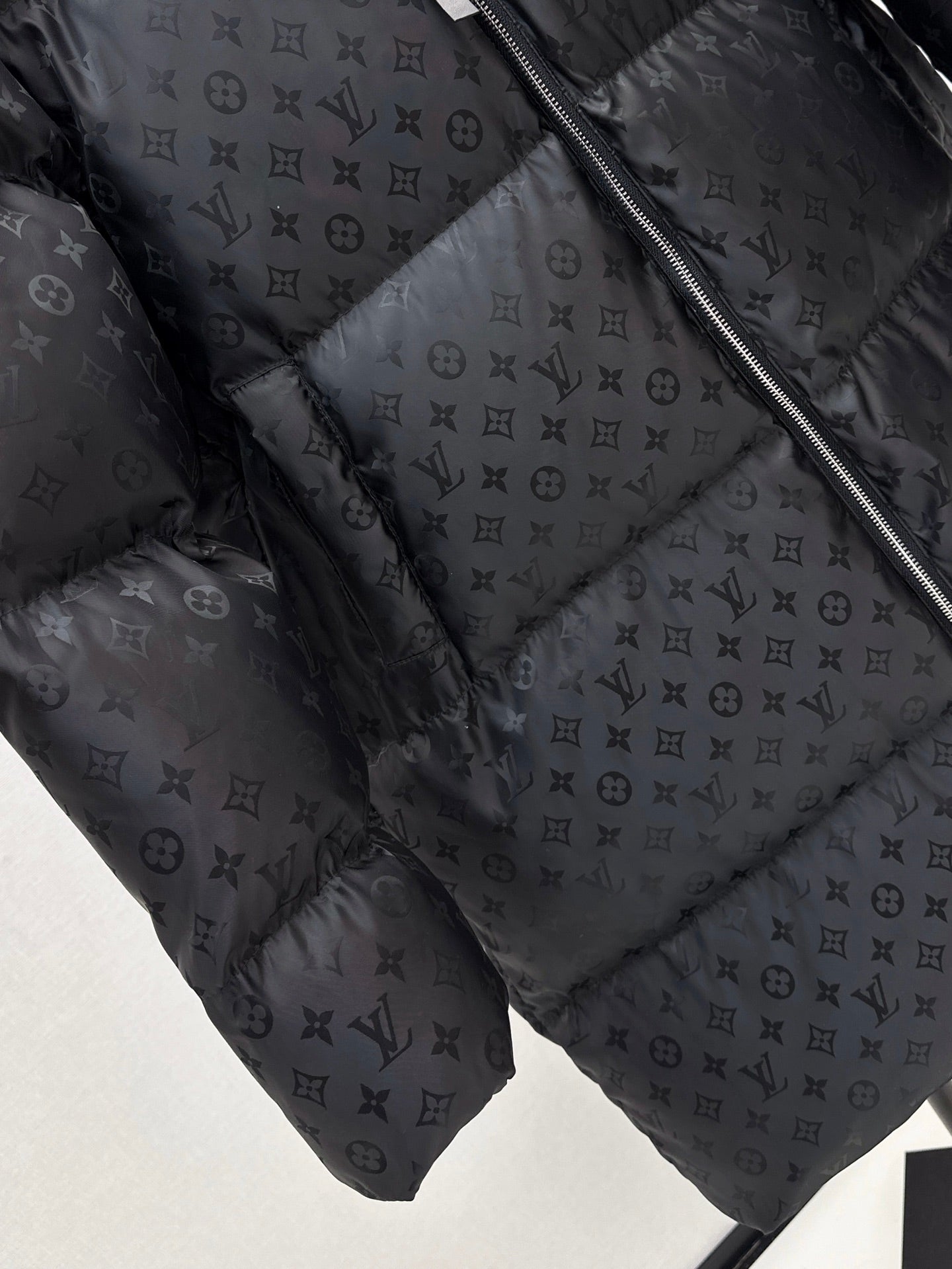 Loui 25fw down jacket