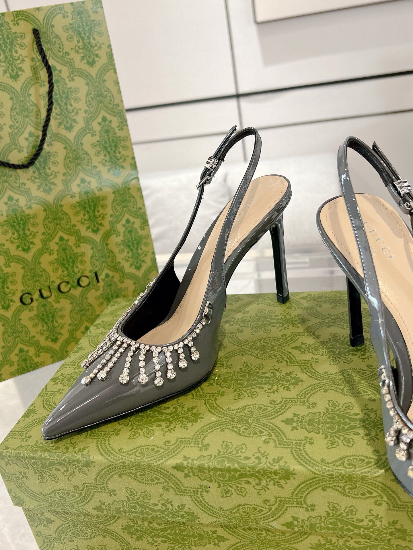 Gucc 25fw rhinestones slingback heels