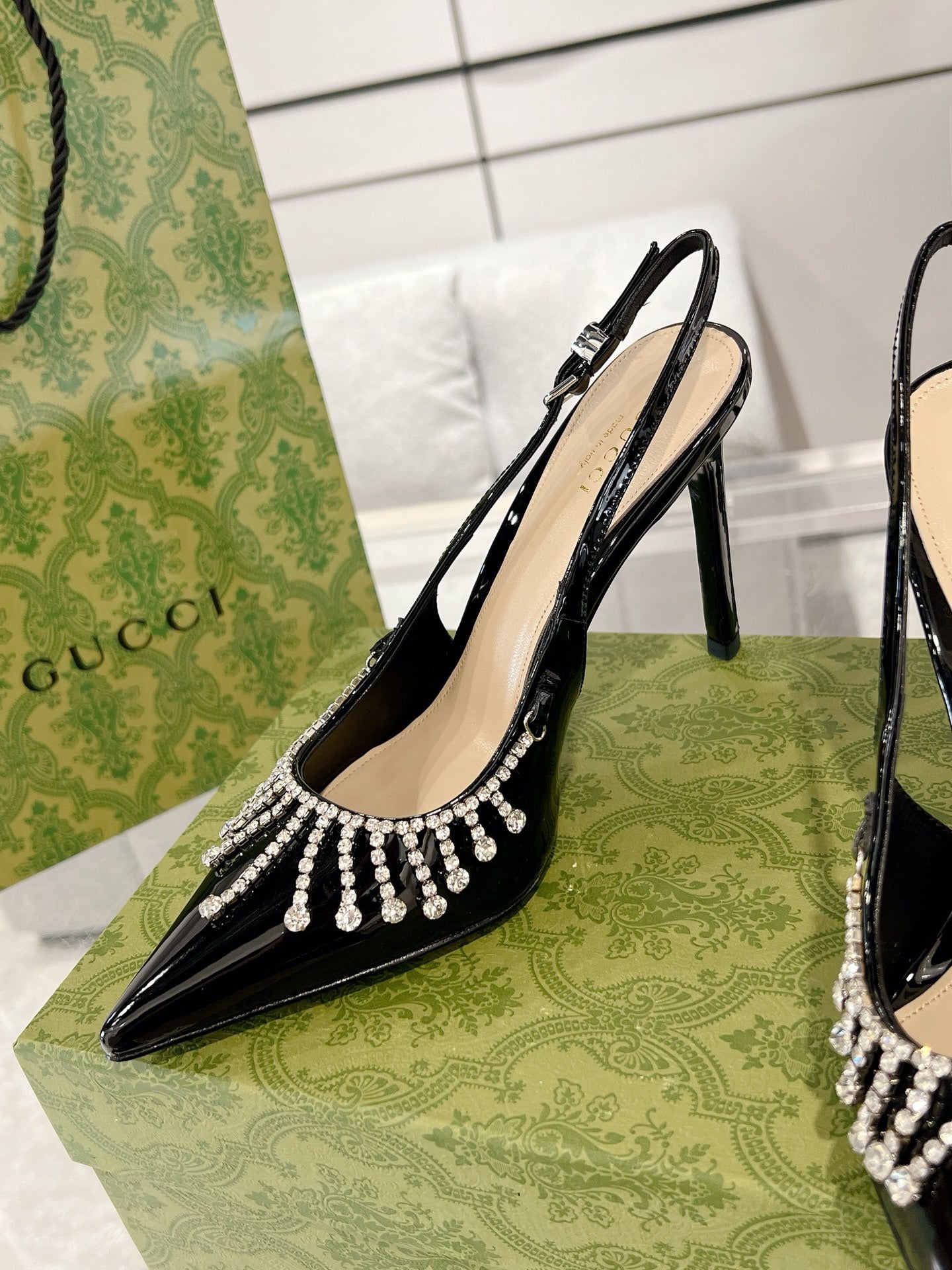 Gucc 25fw rhinestones slingback heels