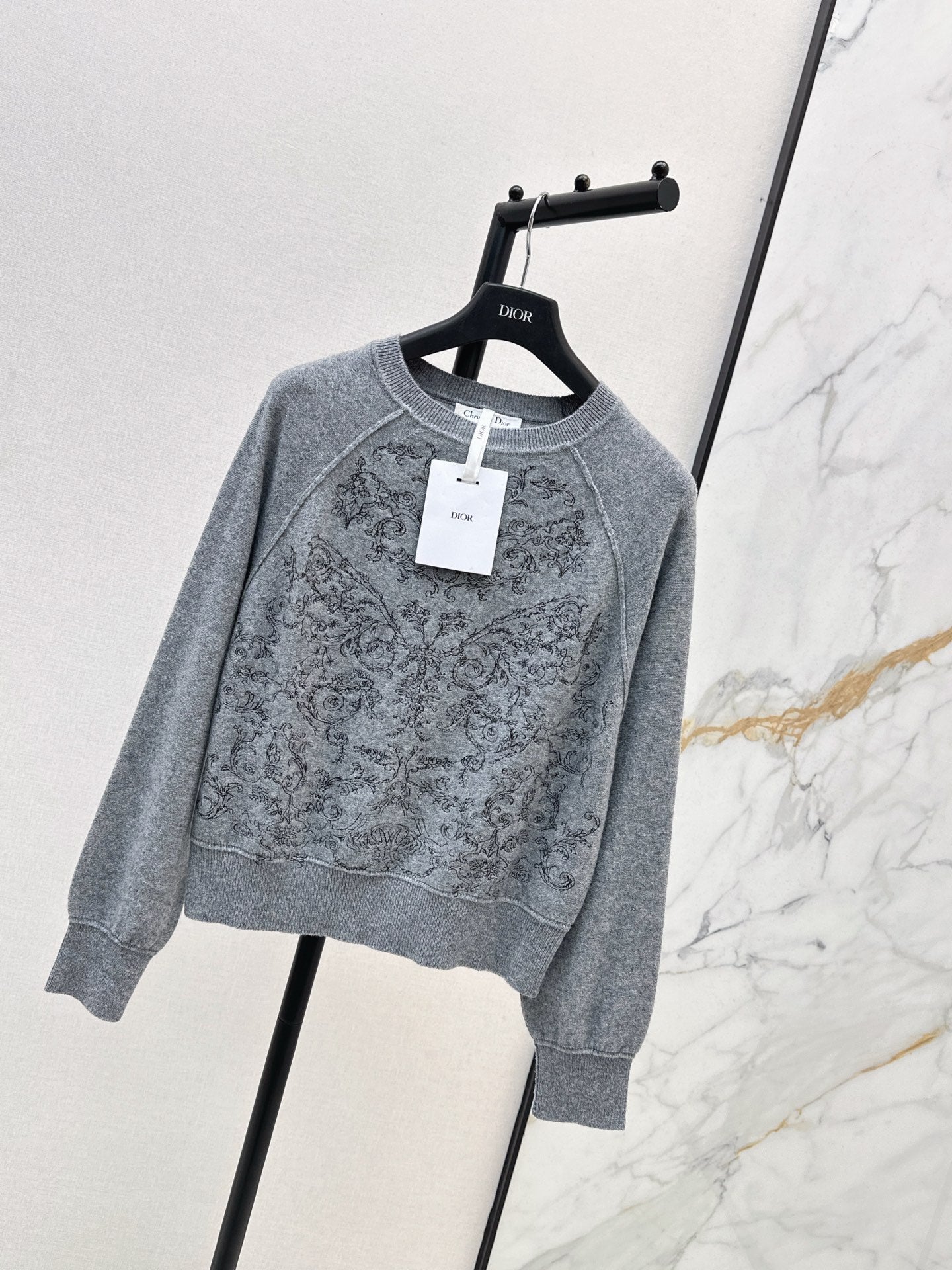 CD 25fw embroidery sweater