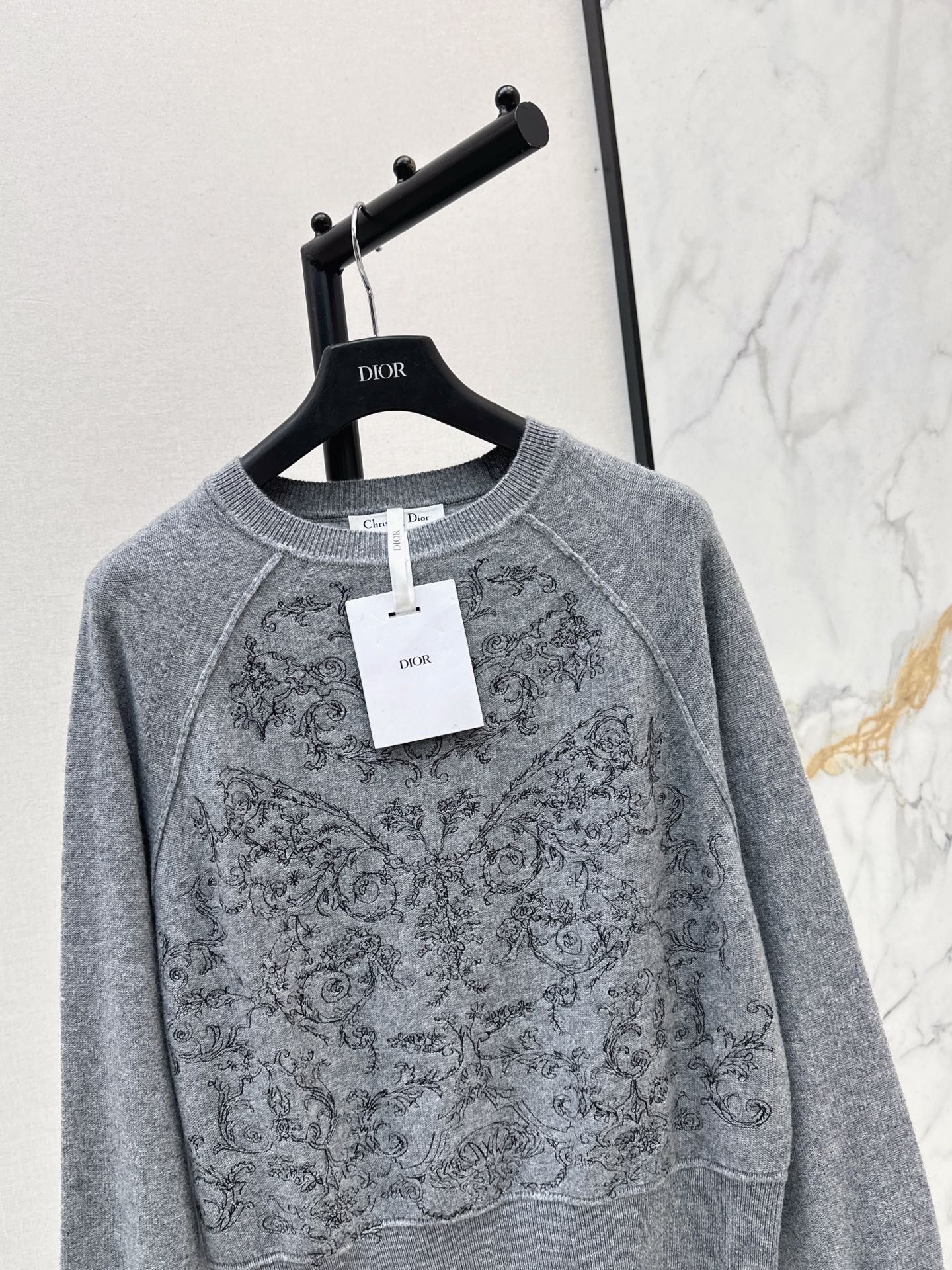 CD 25fw embroidery sweater