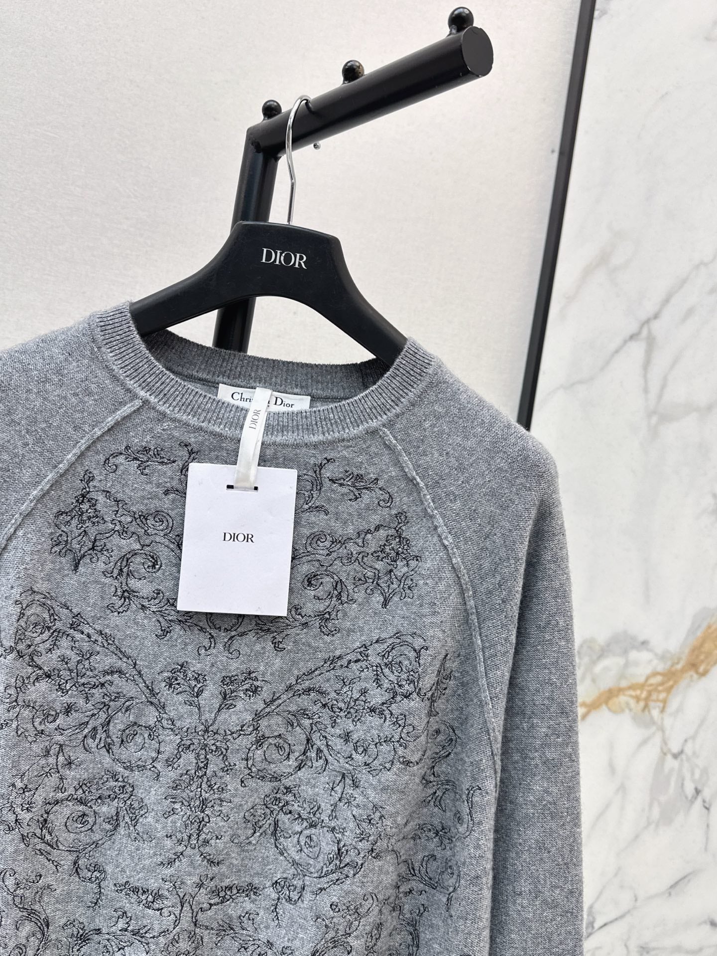 CD 25fw embroidery sweater