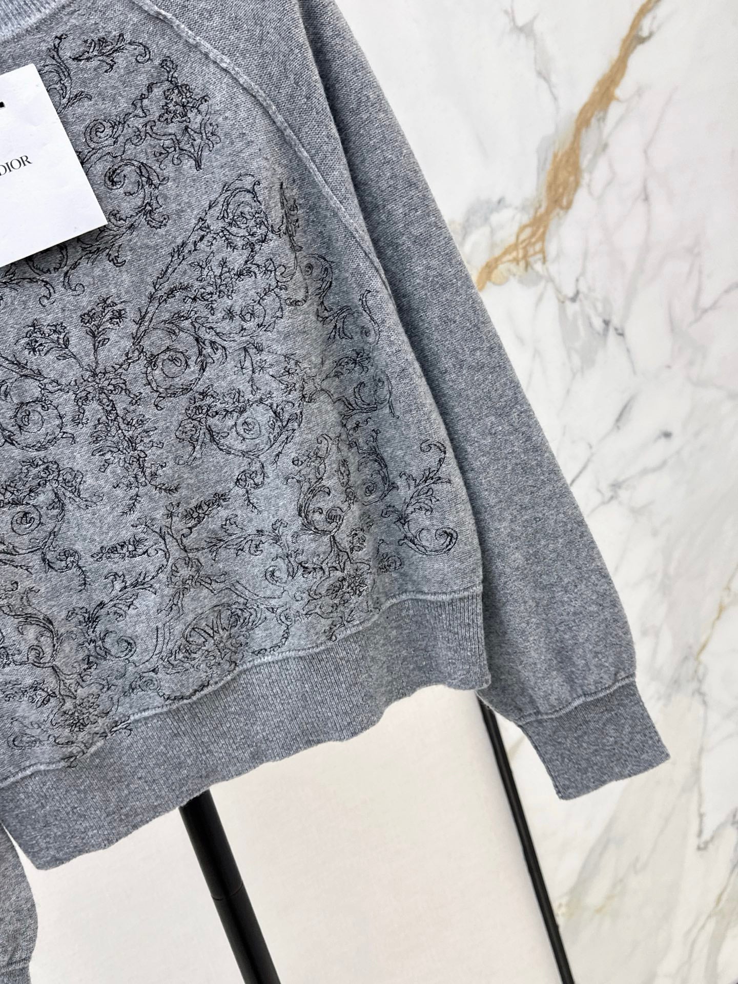 CD 25fw embroidery sweater