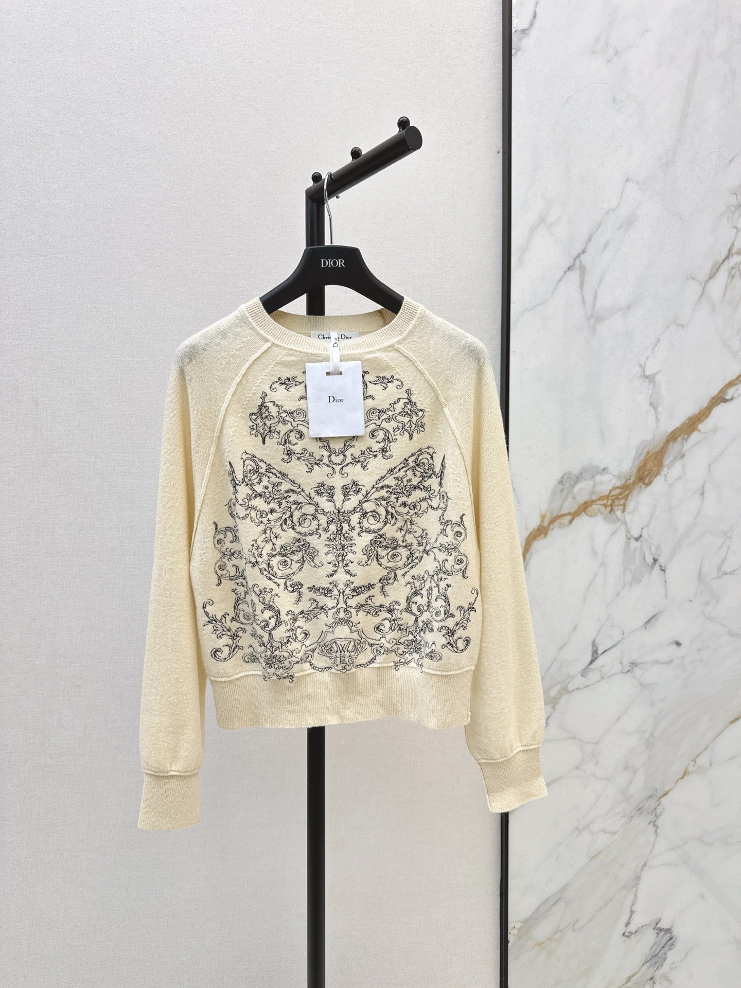 CD 25fw embroidery sweater