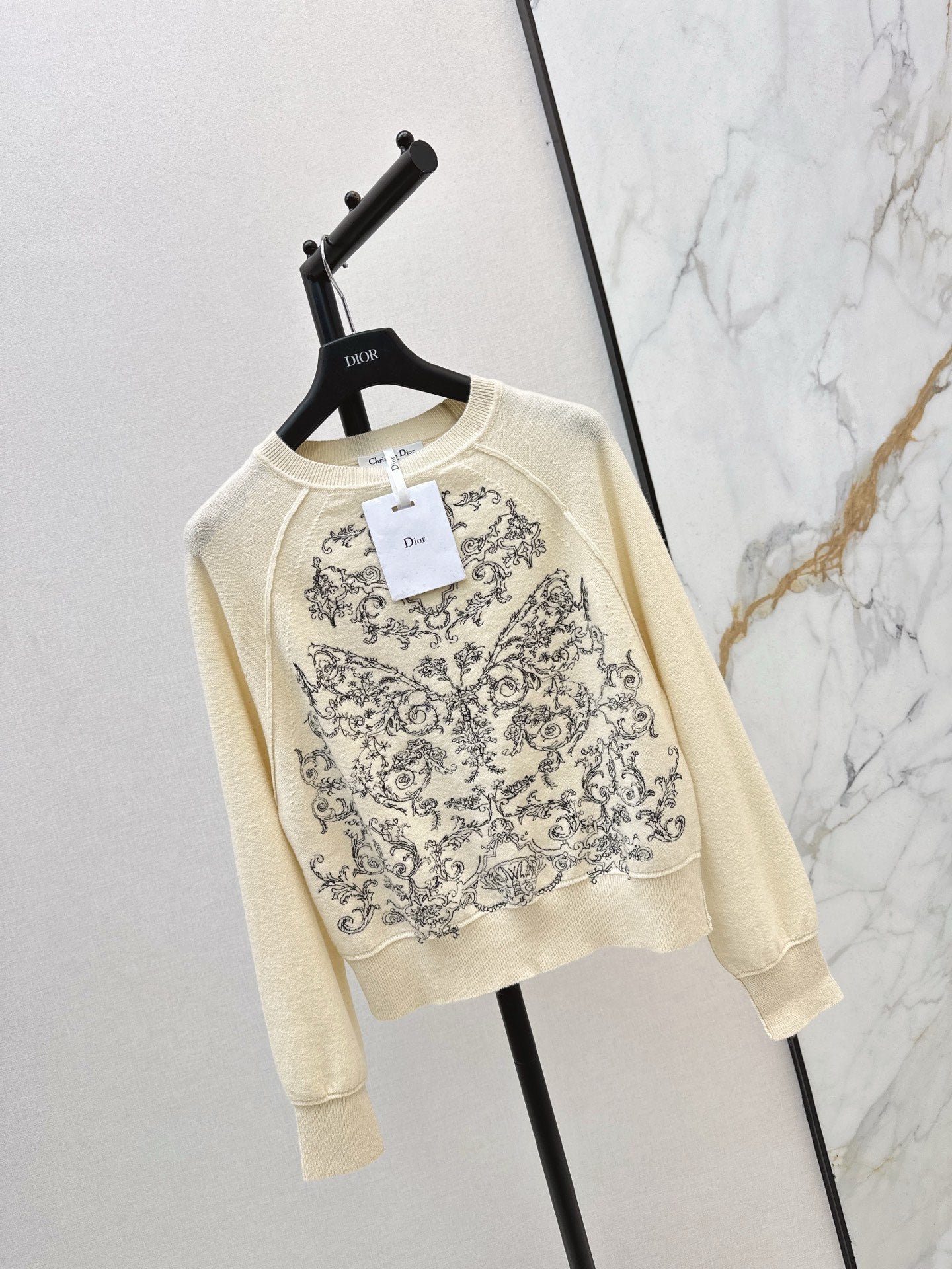 CD 25fw embroidery sweater