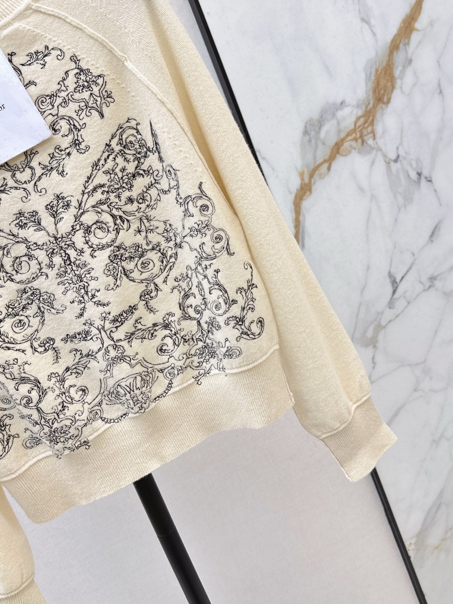 CD 25fw embroidery sweater