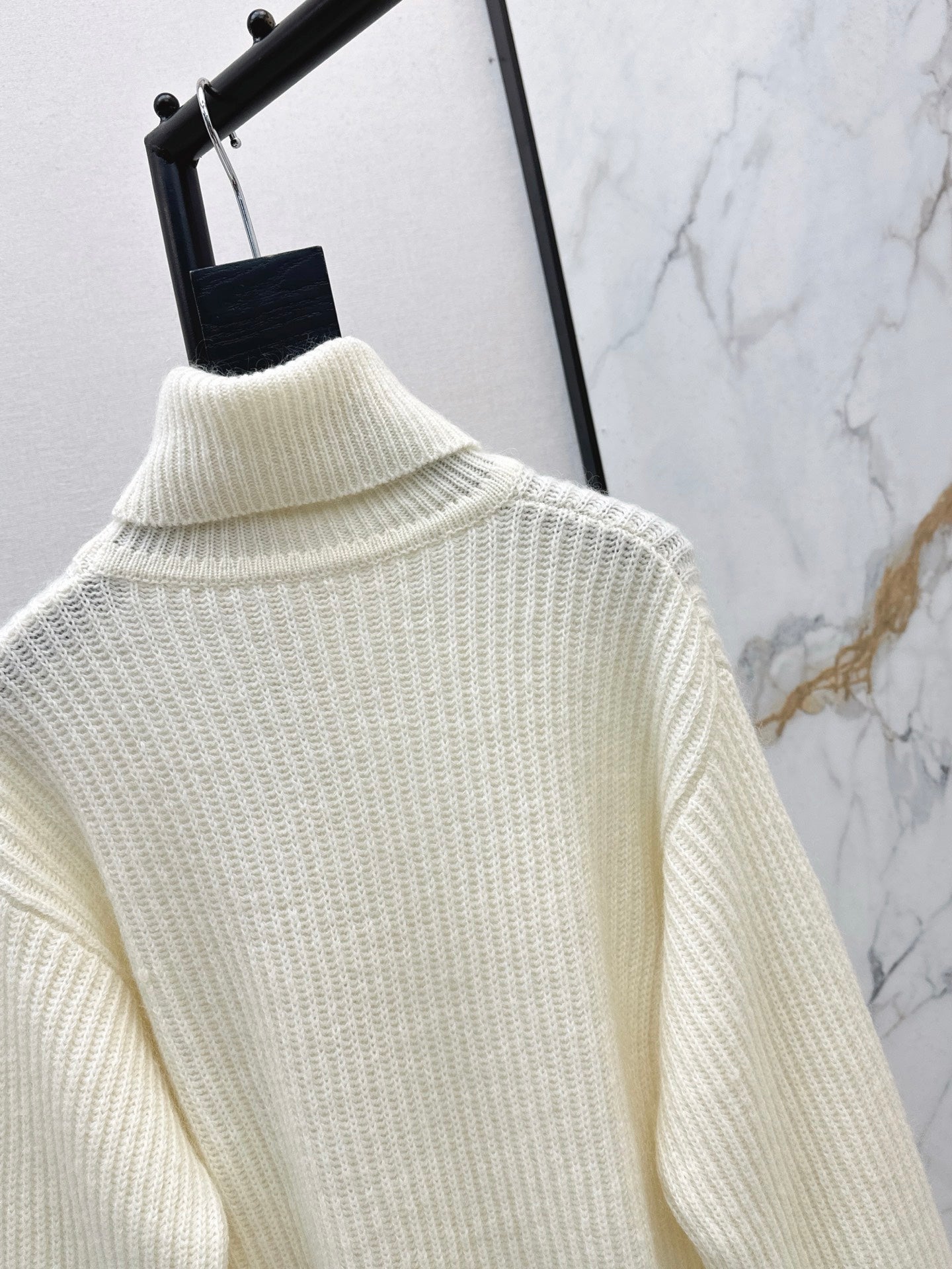 Chol 25fw turtleneck sweater