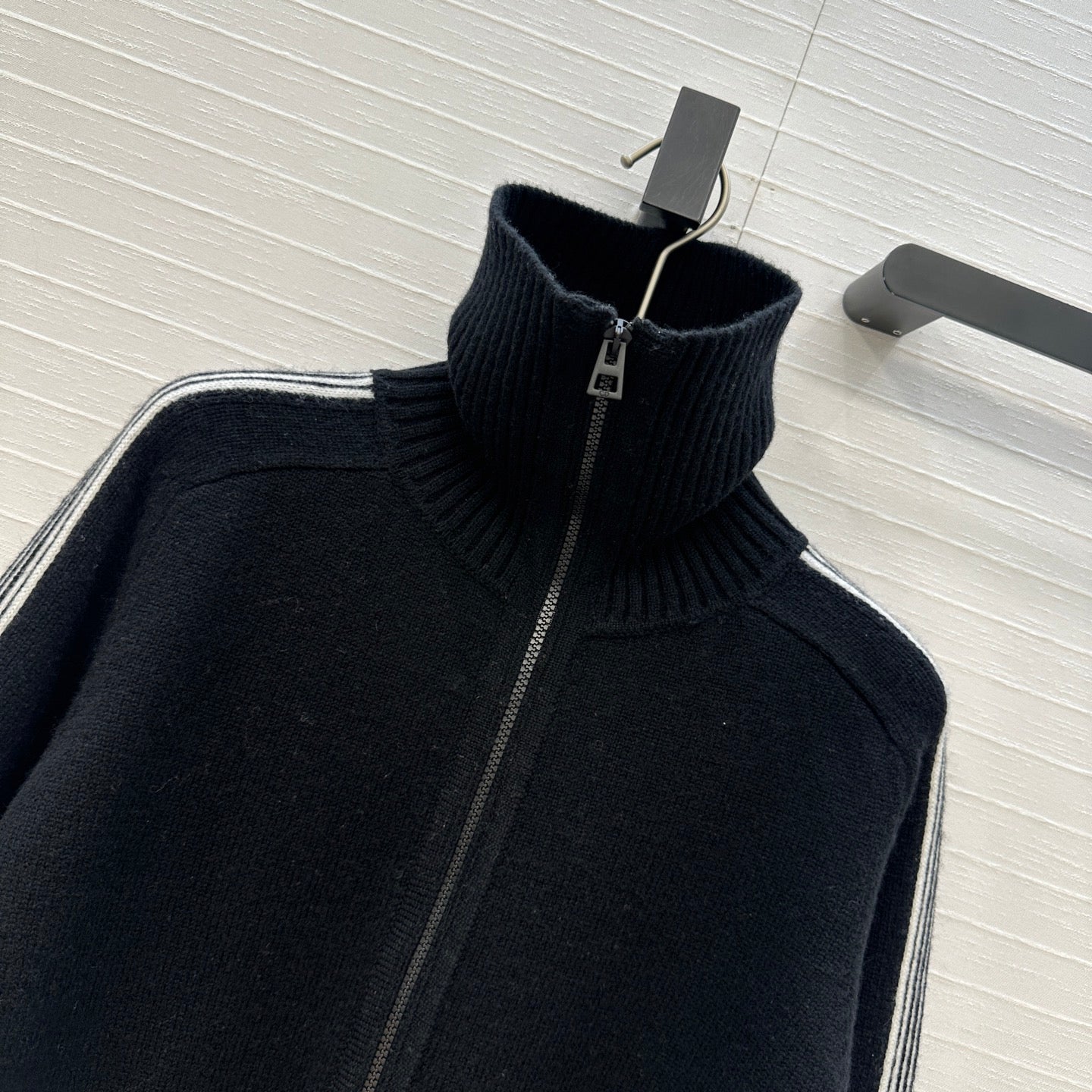 CD 25fw cashmere cardigan