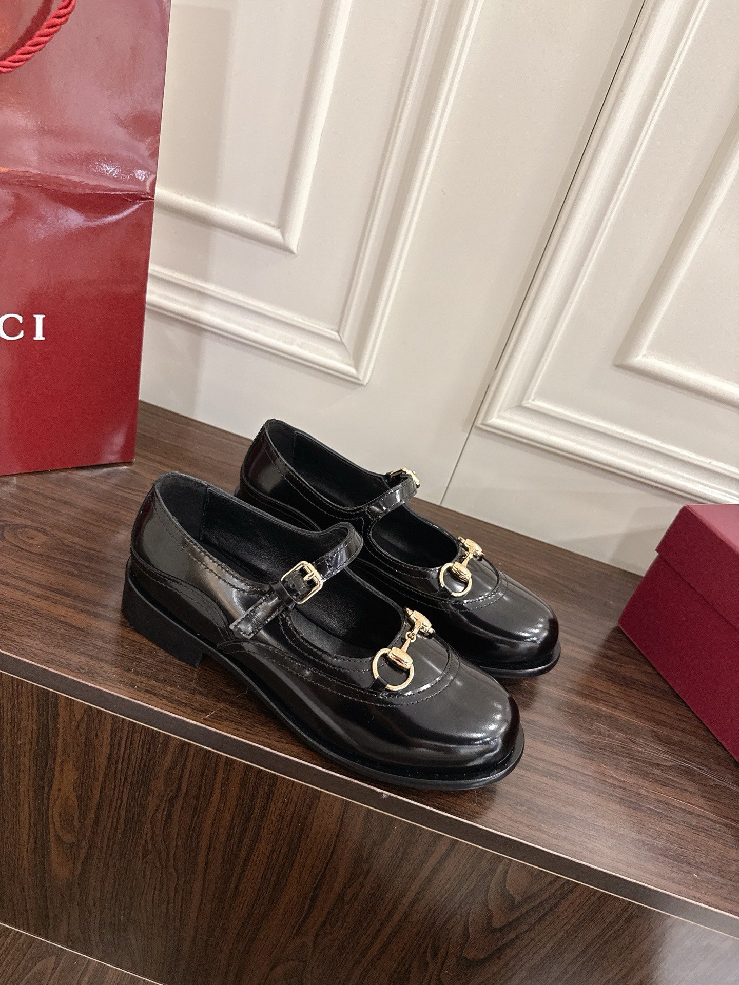 Guc 25fw mary jane flats