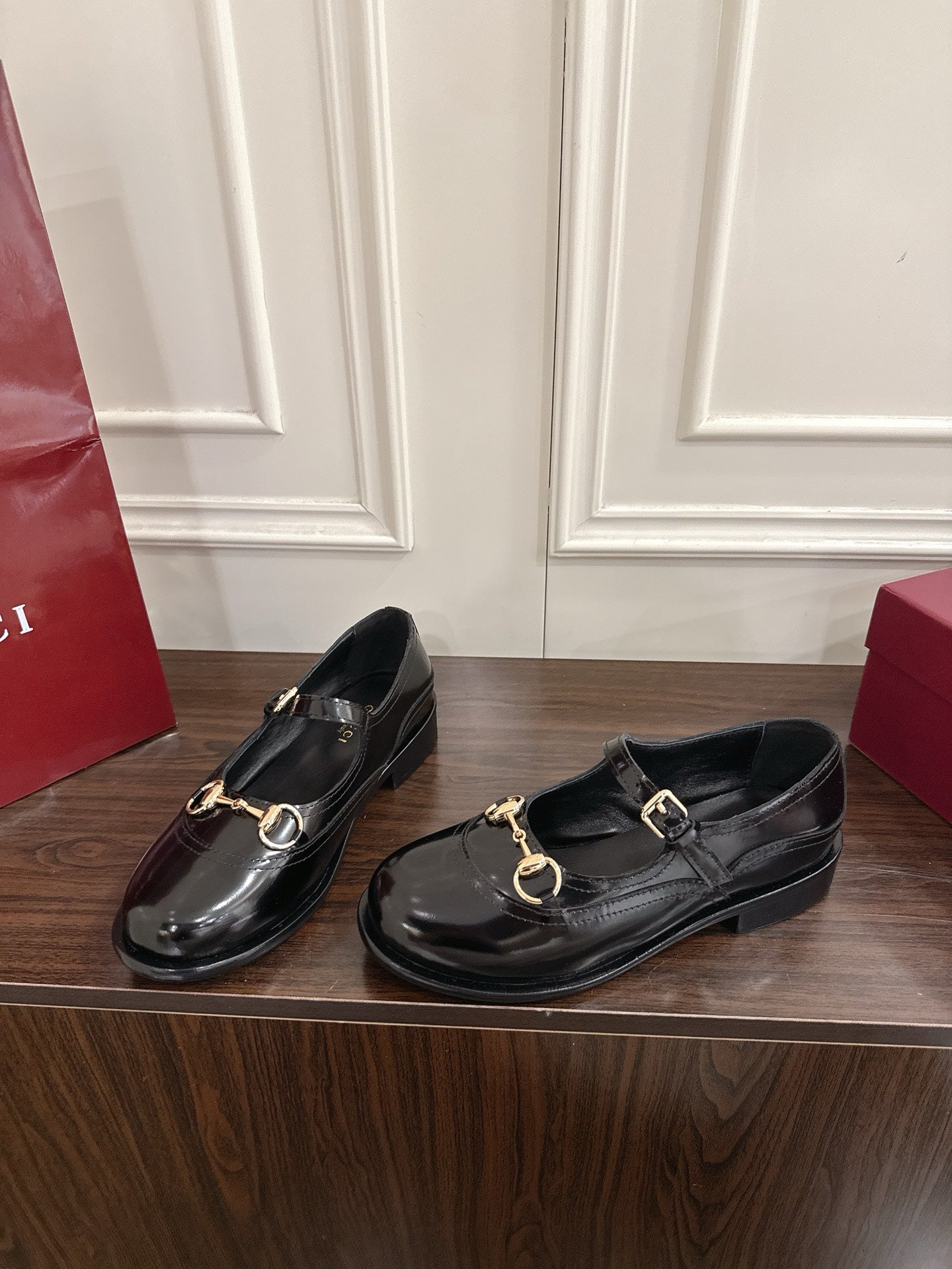 Guc 25fw mary jane flats