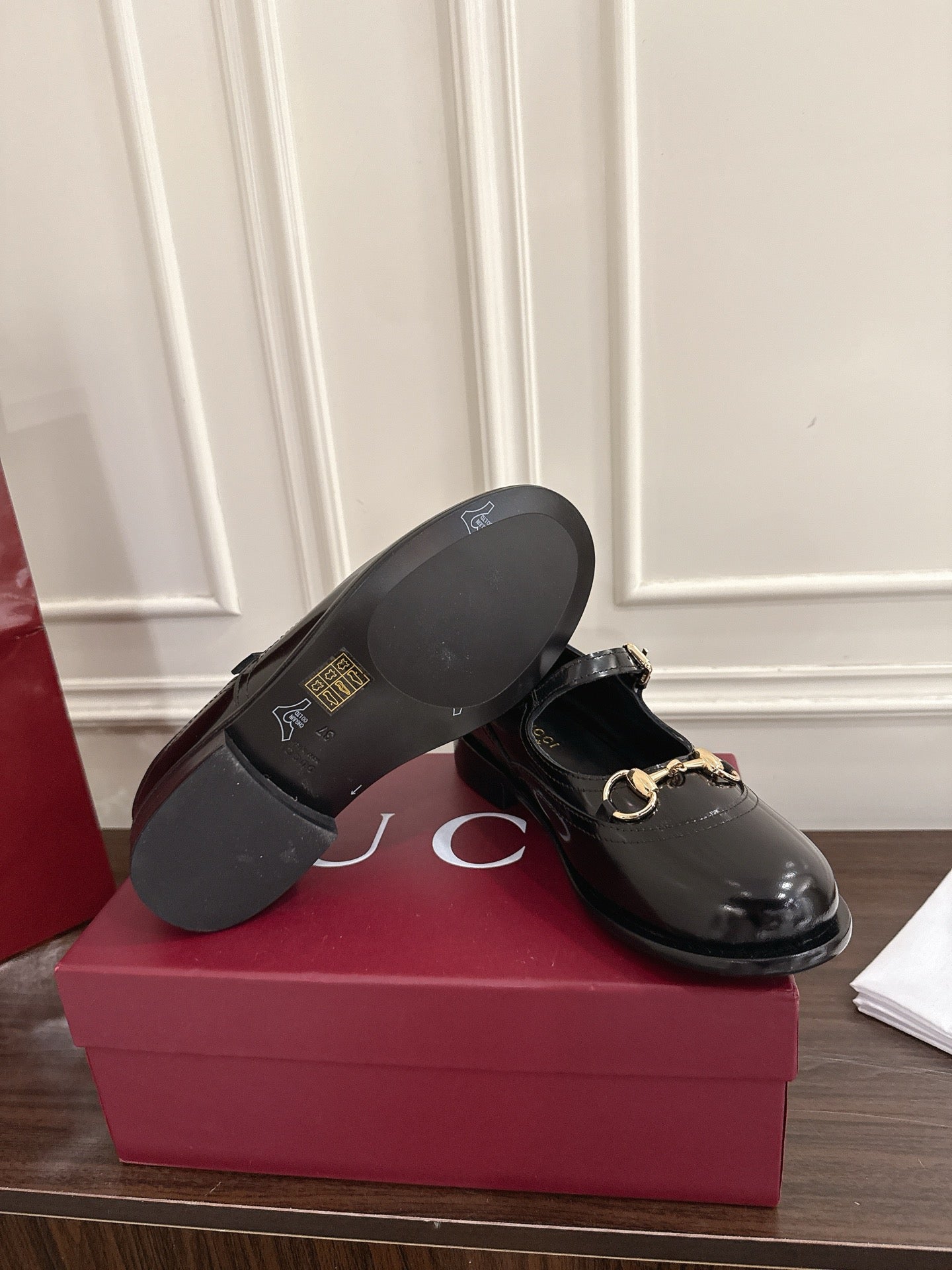 Guc 25fw mary jane flats