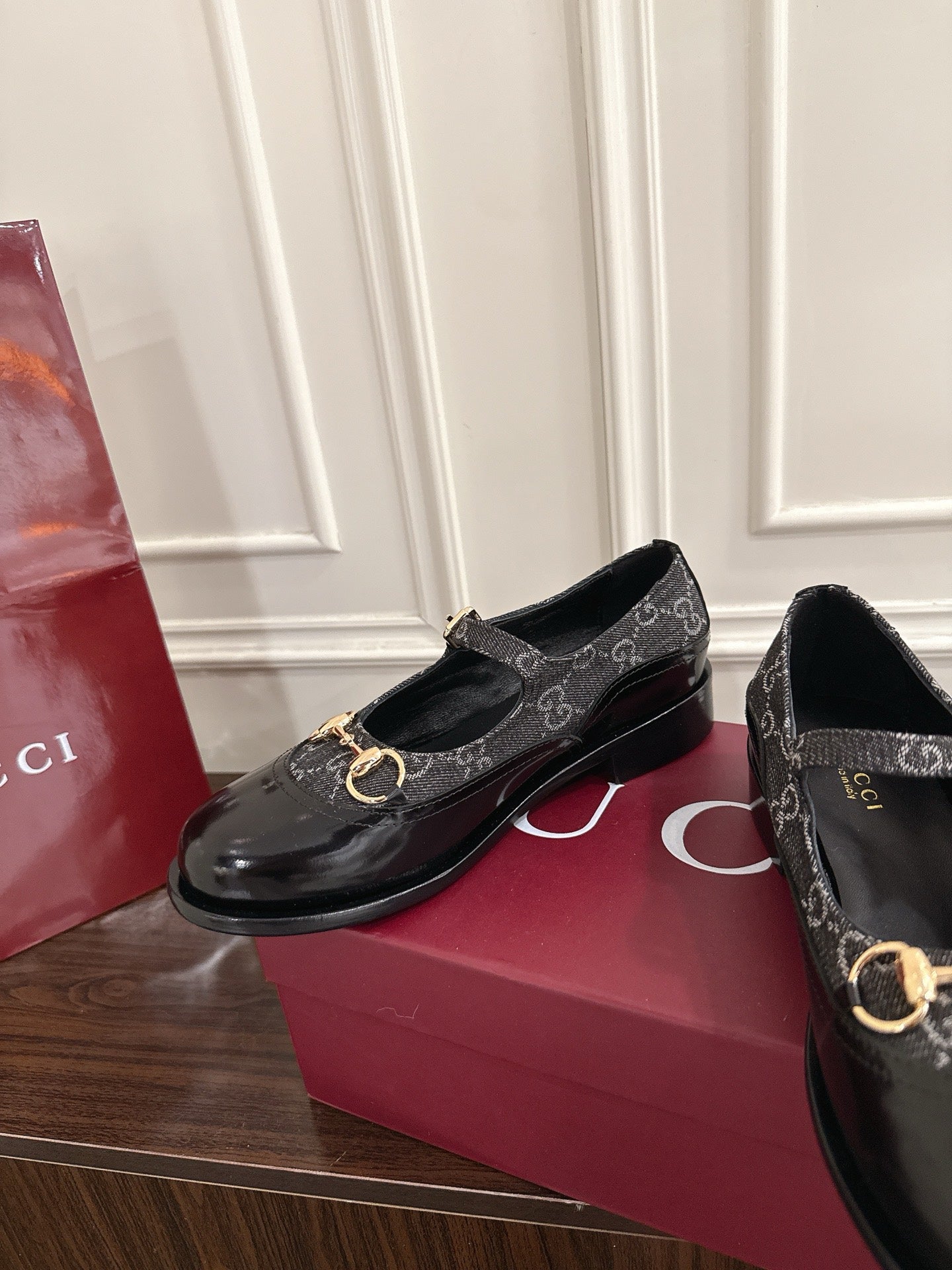 Guc 25fw mary jane flats