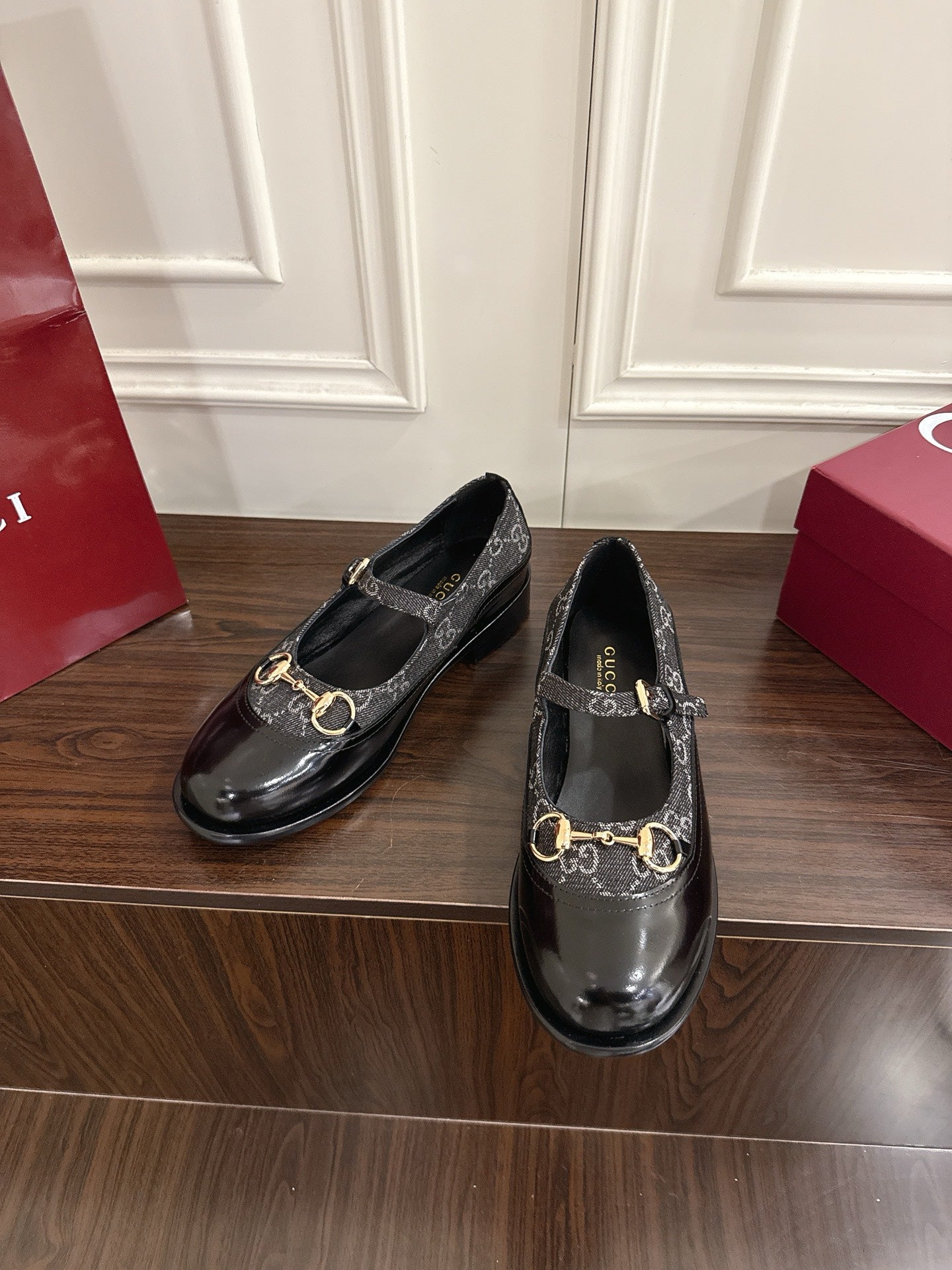 Guc 25fw mary jane flats