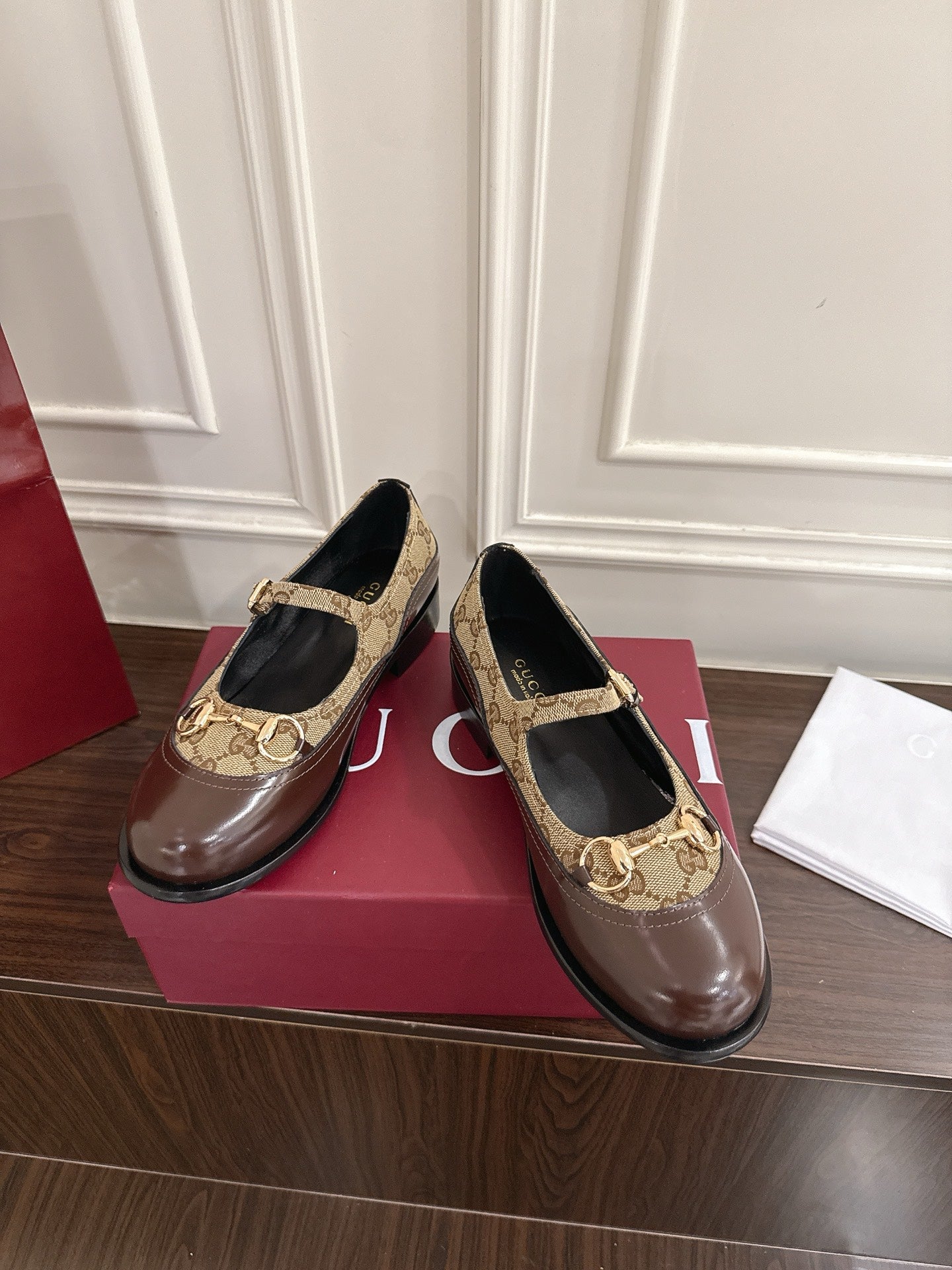 Guc 25fw mary jane flats