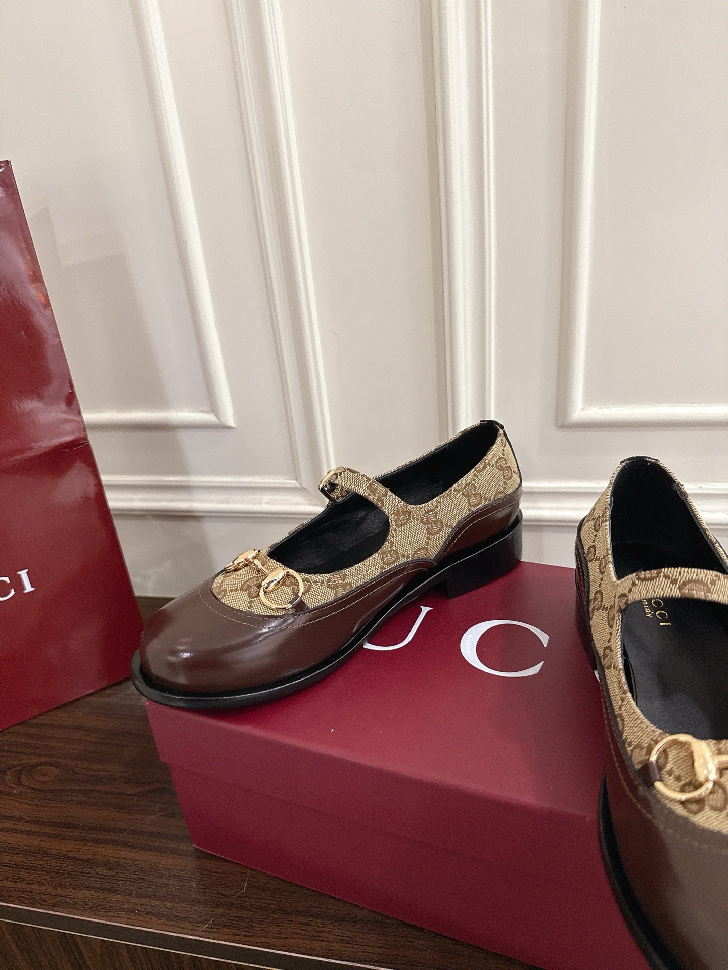 Guc 25fw mary jane flats