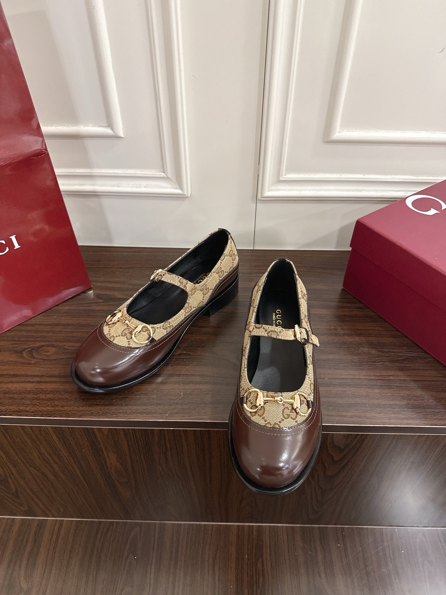 Guc 25fw mary jane flats